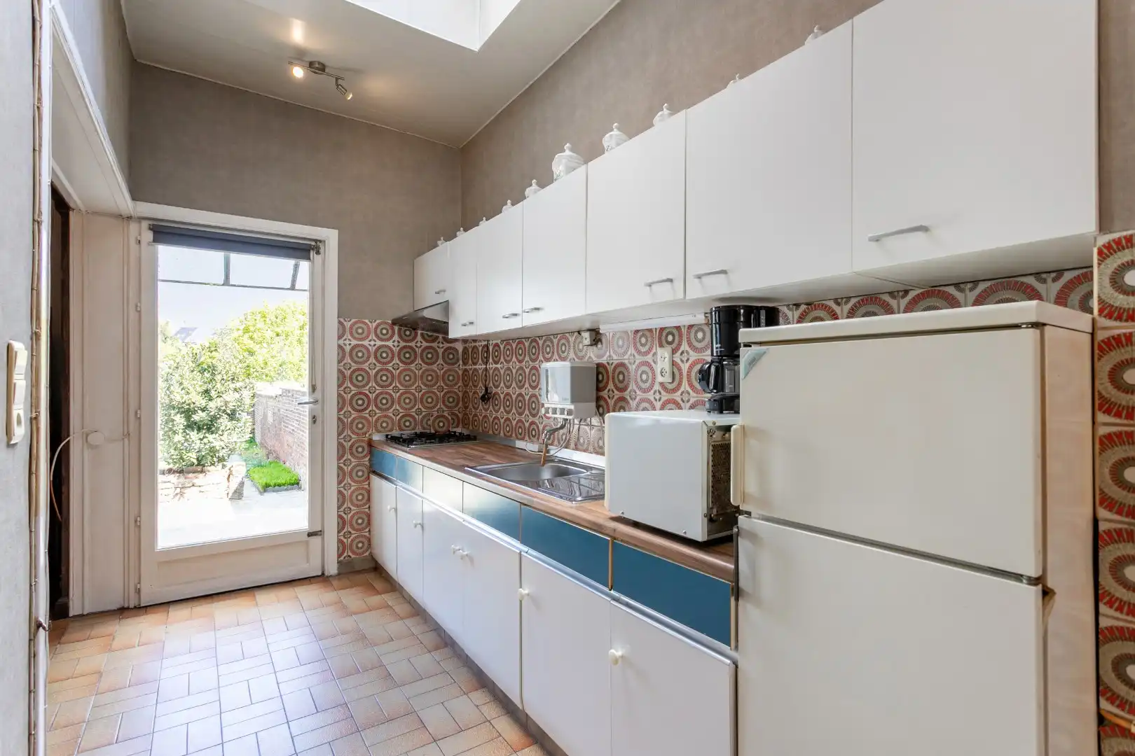 Te renoveren, karaktervolle woning met tal van mogelijkheden en tuin foto 6