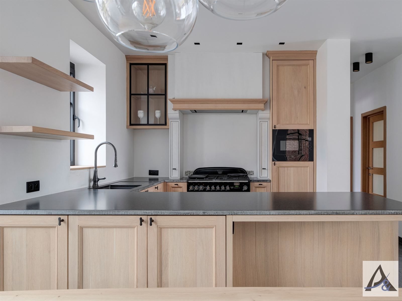 Totaal gerenoveerde, instapklare gezinswoning te koop in het hart van Munsterbilzen! foto 8