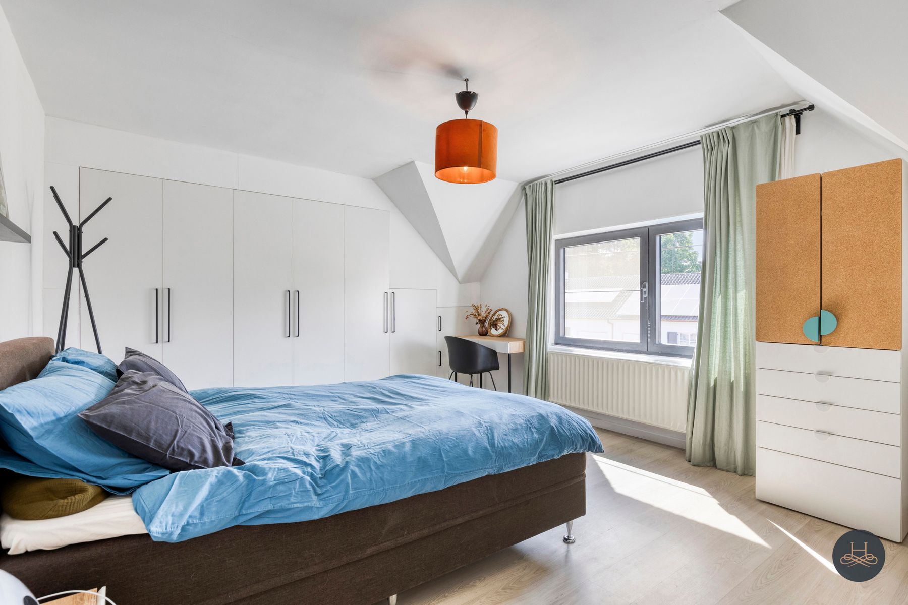 Volledig gerenoveerde open woning met ruime, praktische tuin foto 20