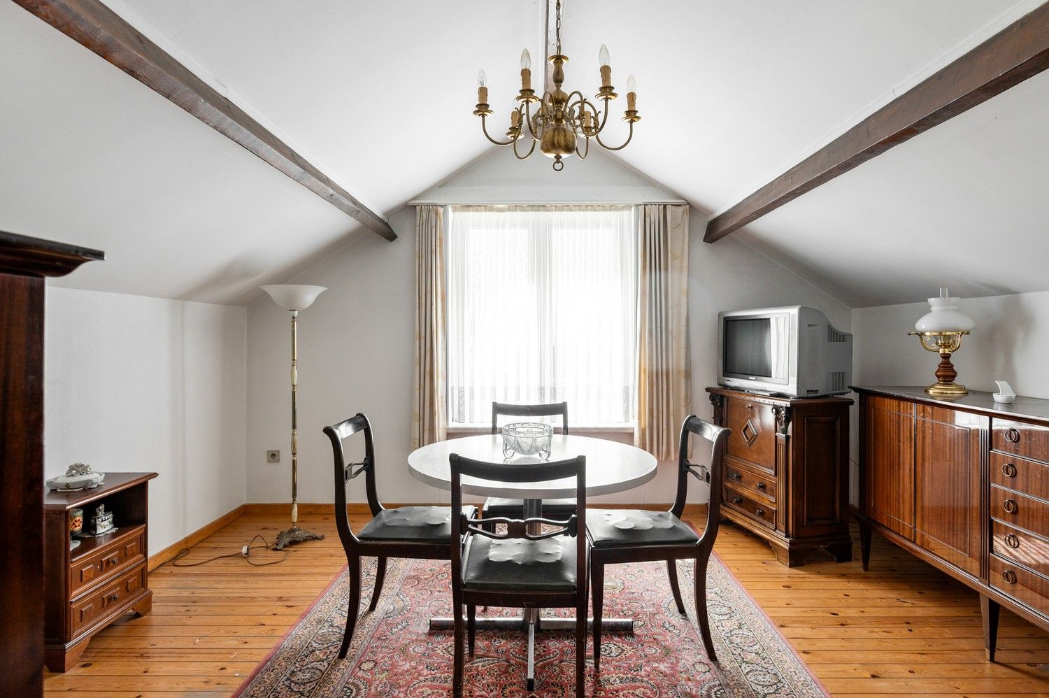 Deze woning is gelegen in een rustige omgeving en beschikt over bijzonder veel potentieel te Lier foto 20