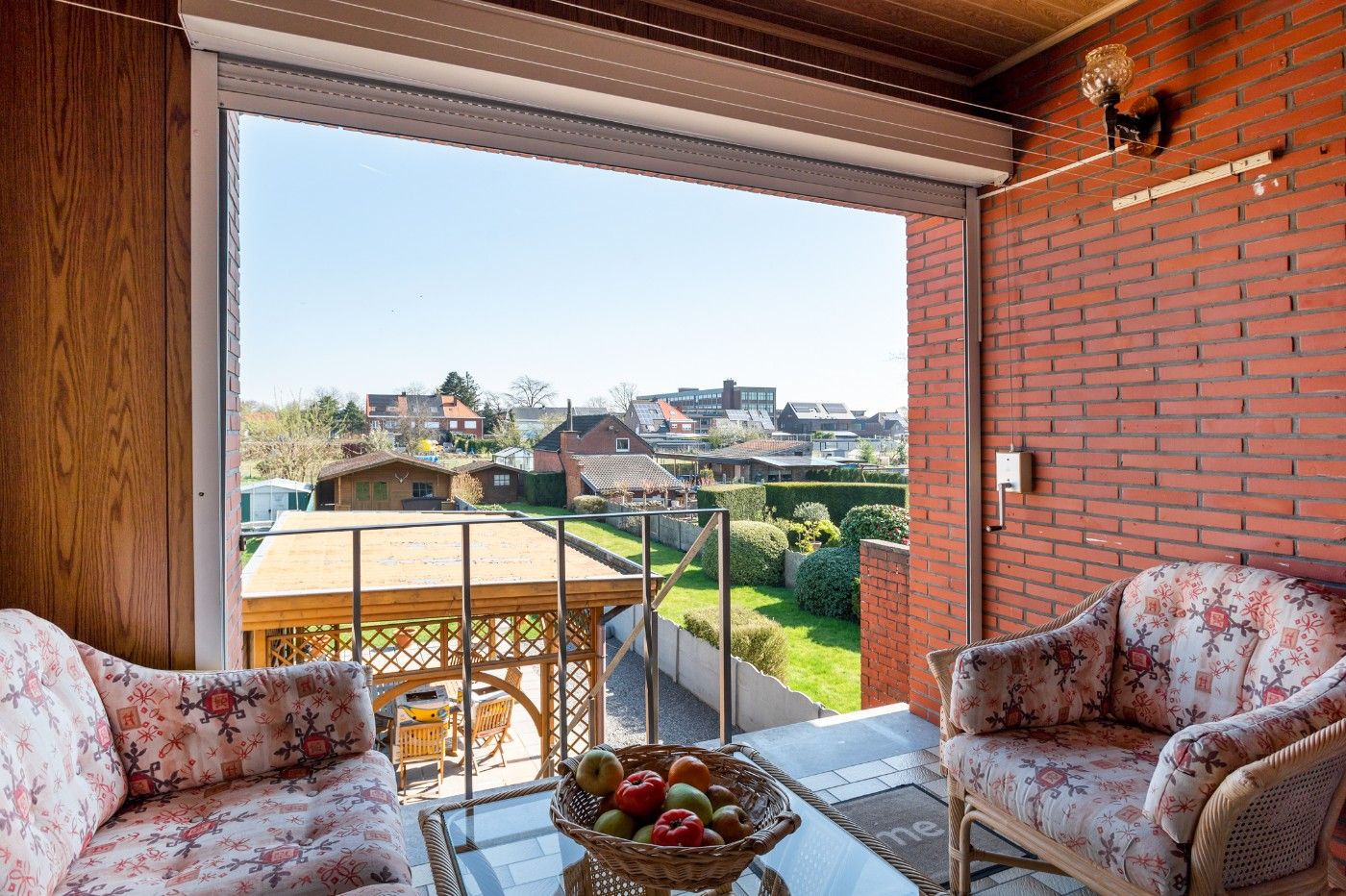 Te renoveren woning met 2 à 3 slpk., inpandige garage, dubbele garage en tuin foto 8
