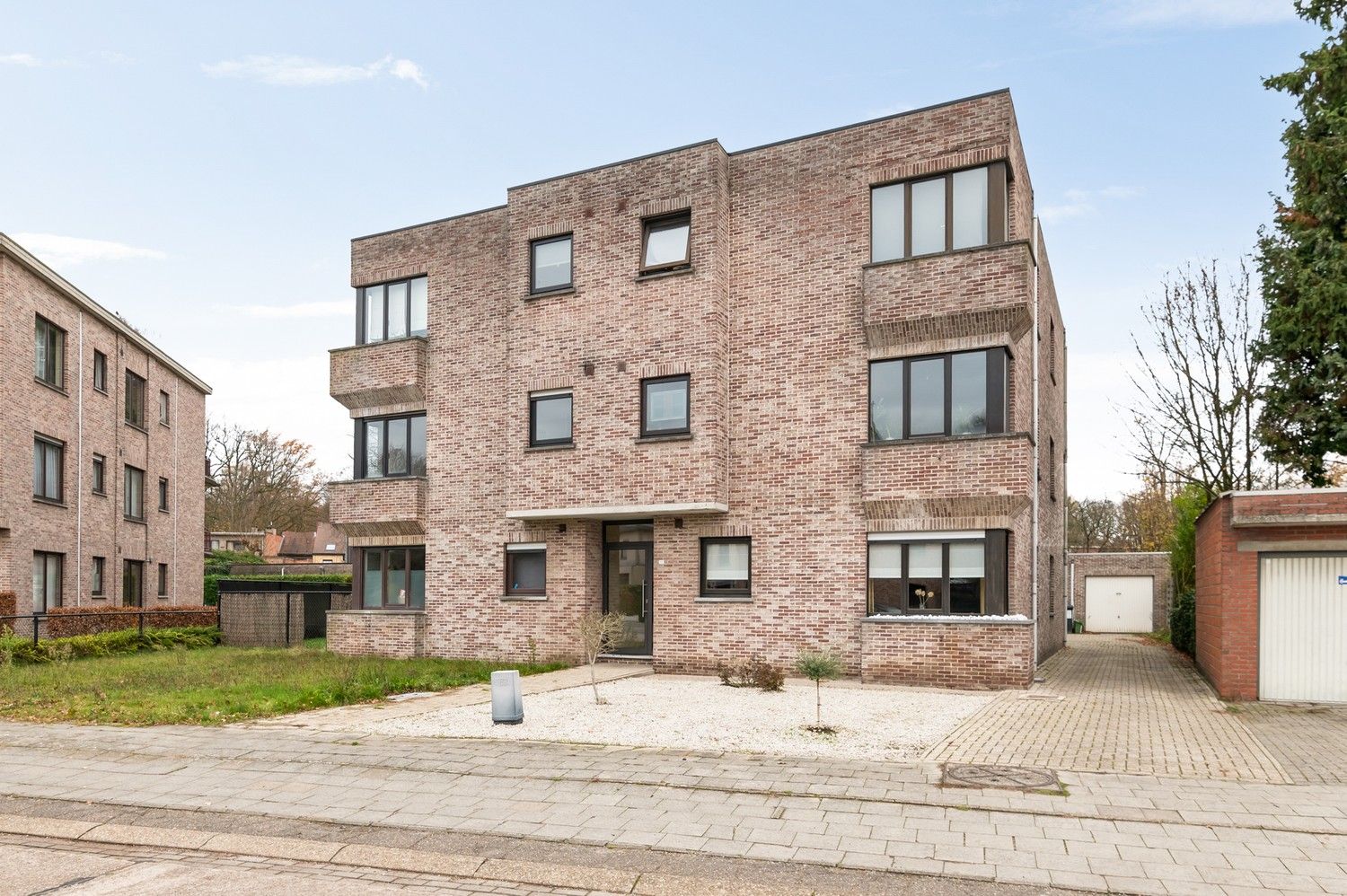 Te renoveren appartement met 3 slaapkamers en groot terras! foto 14