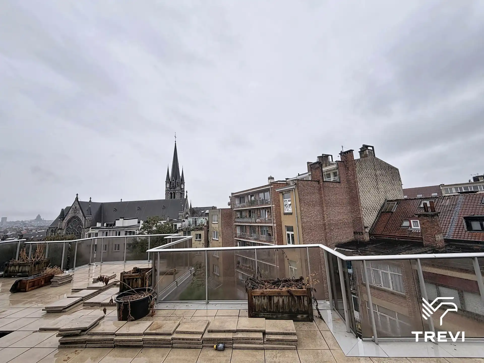 Opgeknapt penthouse met 1 slaapkamer foto 10