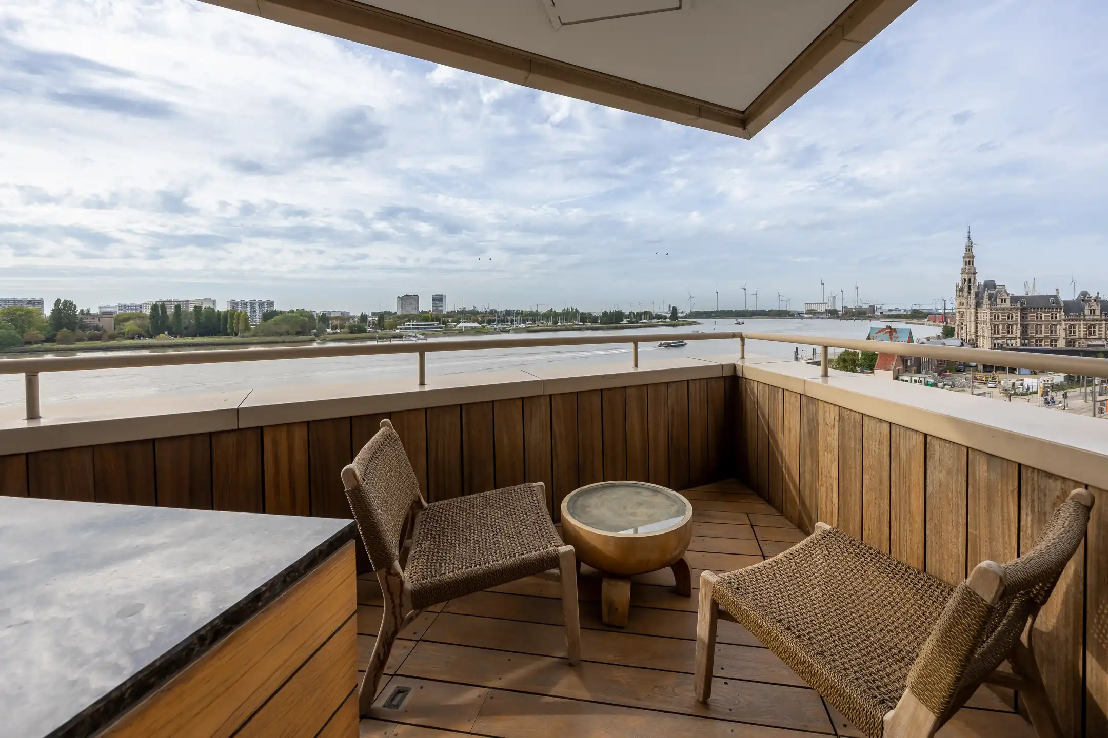Exclusief appartement met panoramisch Scheldezicht foto {{pictureIndex}}