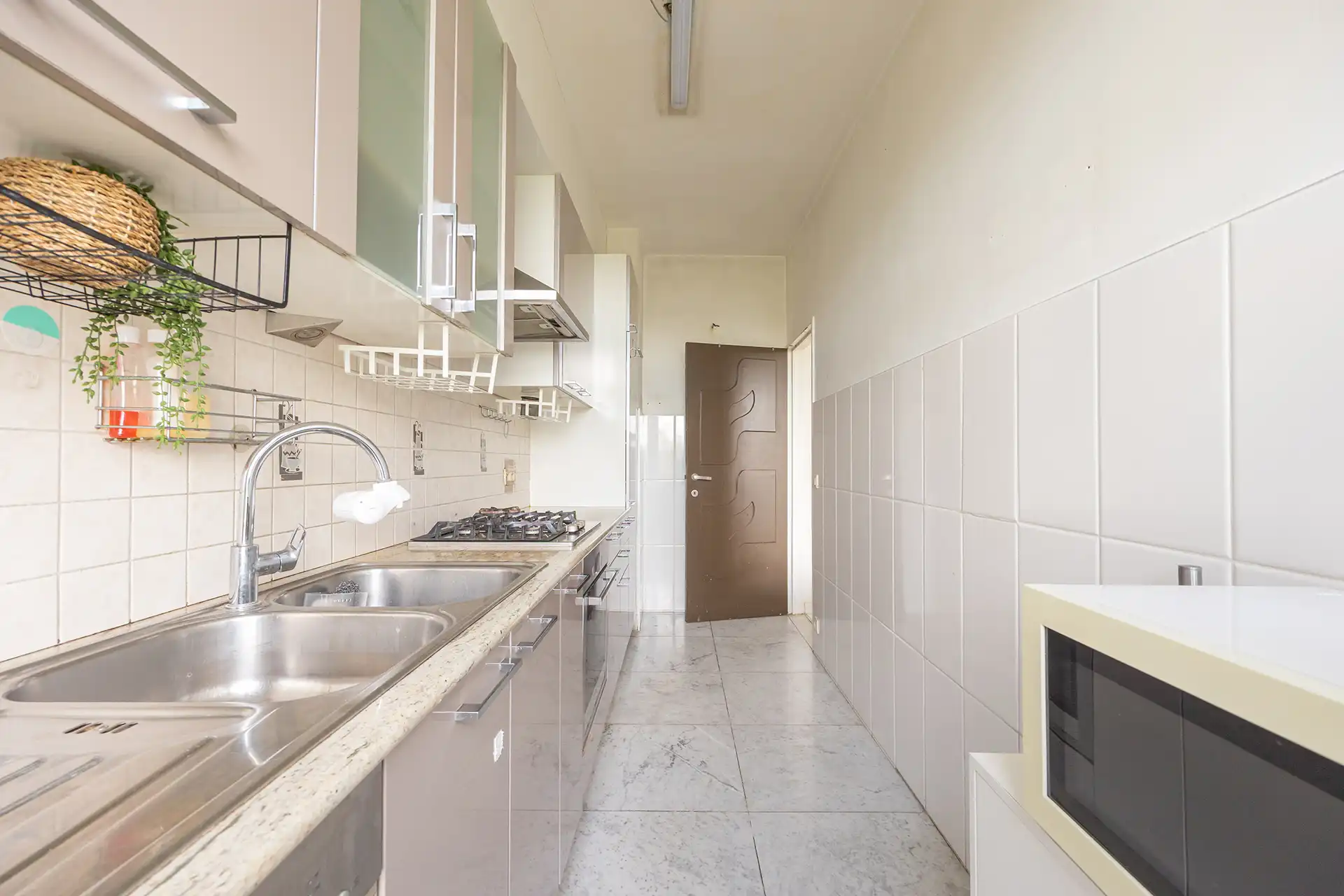 Instapklaar appartement met 2 slpk's + bureau met parkzicht foto 8