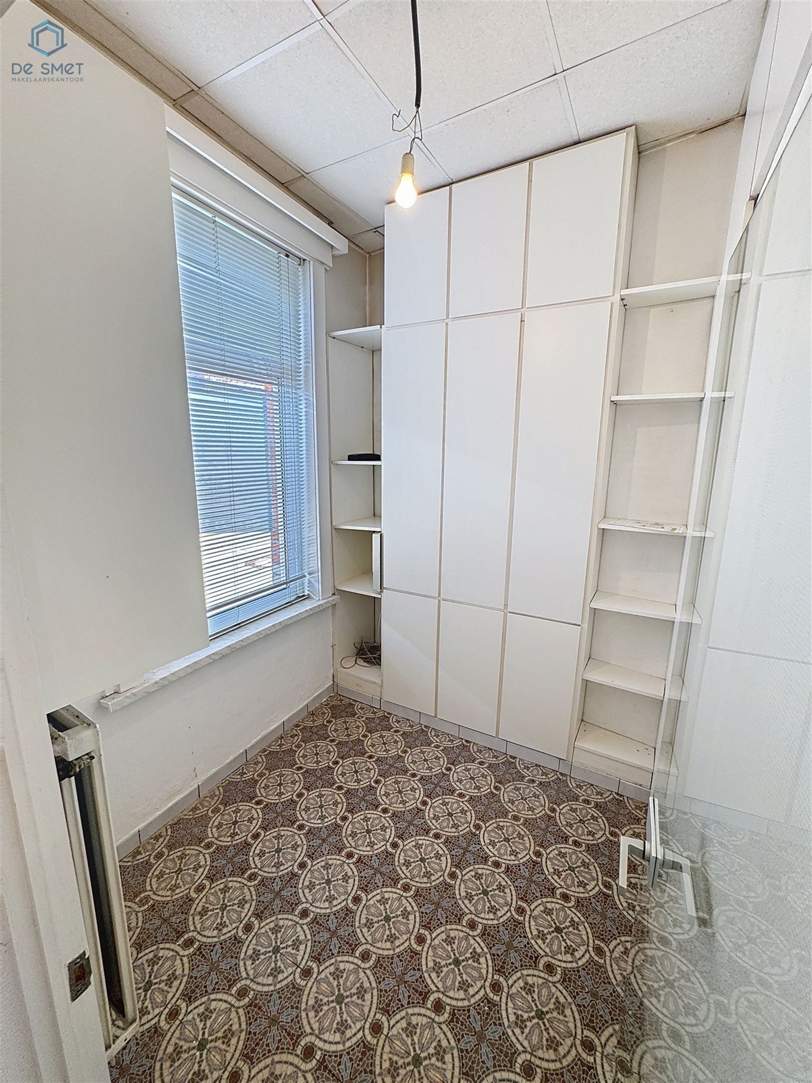 Instapklaar herenhuis met 3 slaapkamers, garage en royaal terras in het hart van Meerbeke foto 3