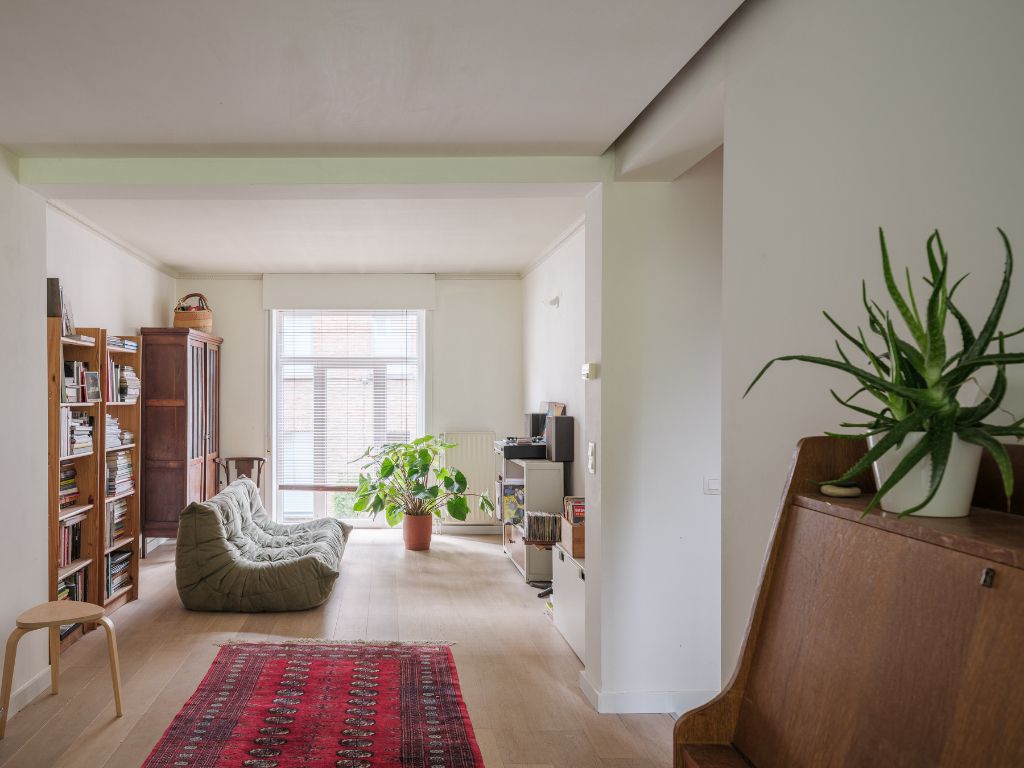 Karaktervolle burgerwoning met hedendaagse architecturale ruimtelijkheid met 3 slaapkamers, stadstuin en garage. foto 13