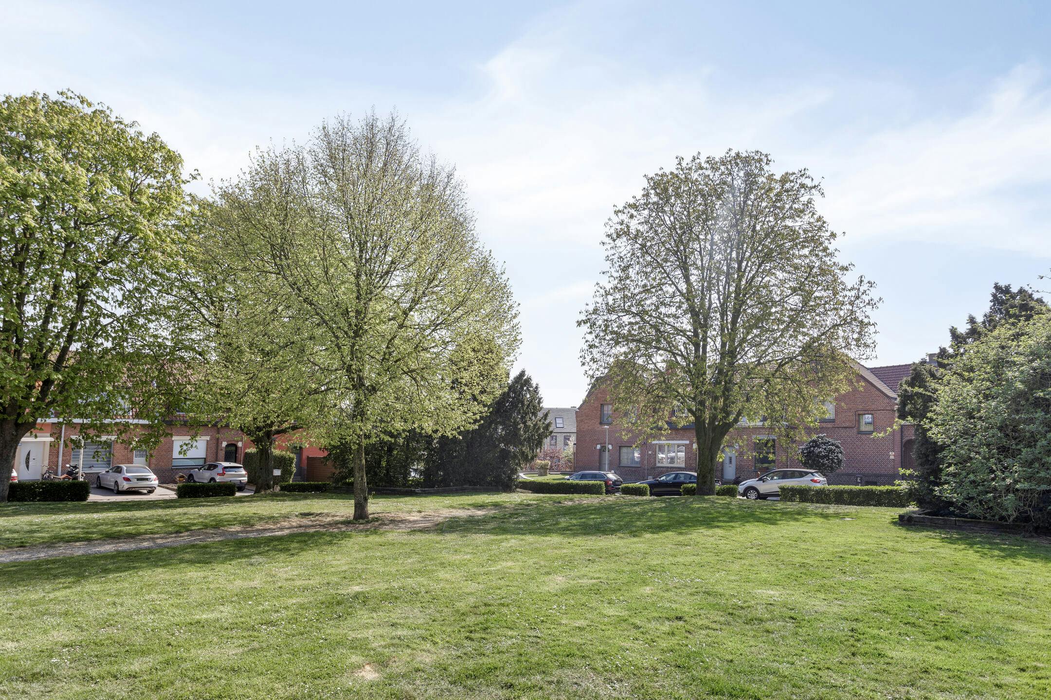 Op te frissen huis in het centrum van Kruibeke met garage foto 15