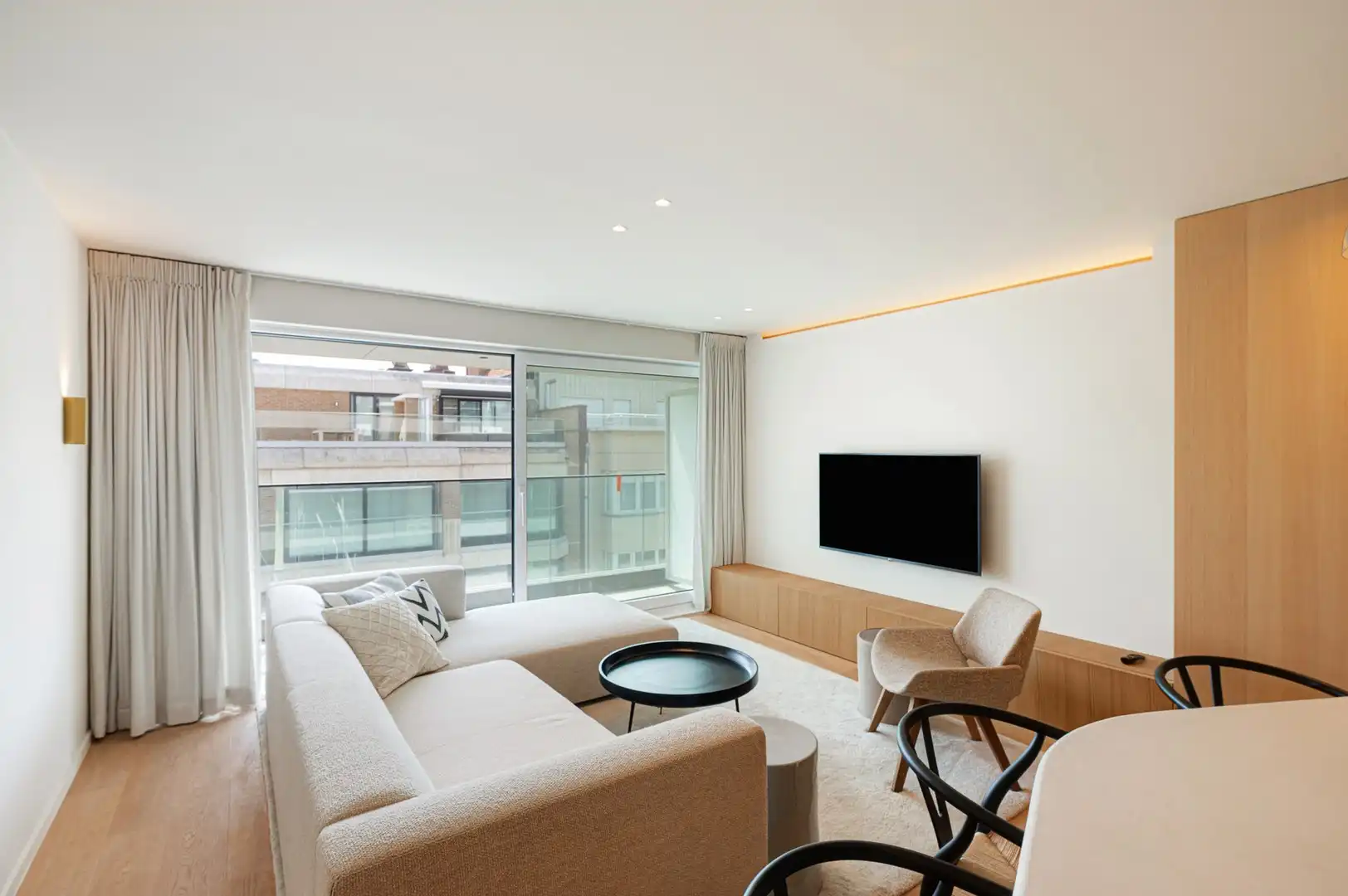 Prachtig afgewerkt, gemeubeld twee slaapkamer appartement heel goed gelegen op de Kustlaan. foto 8