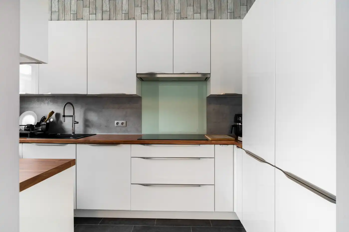 Instapklaar appartement met 2 slpk., balkon en garagebox foto 8