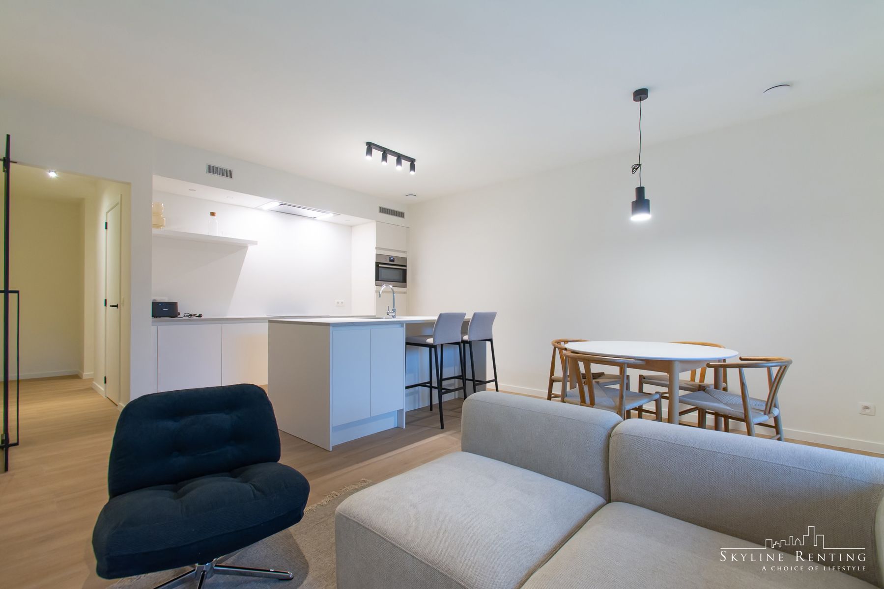 Gemeubeld 2 slpk (of 1 bureau) app. met mooi terrras foto 3