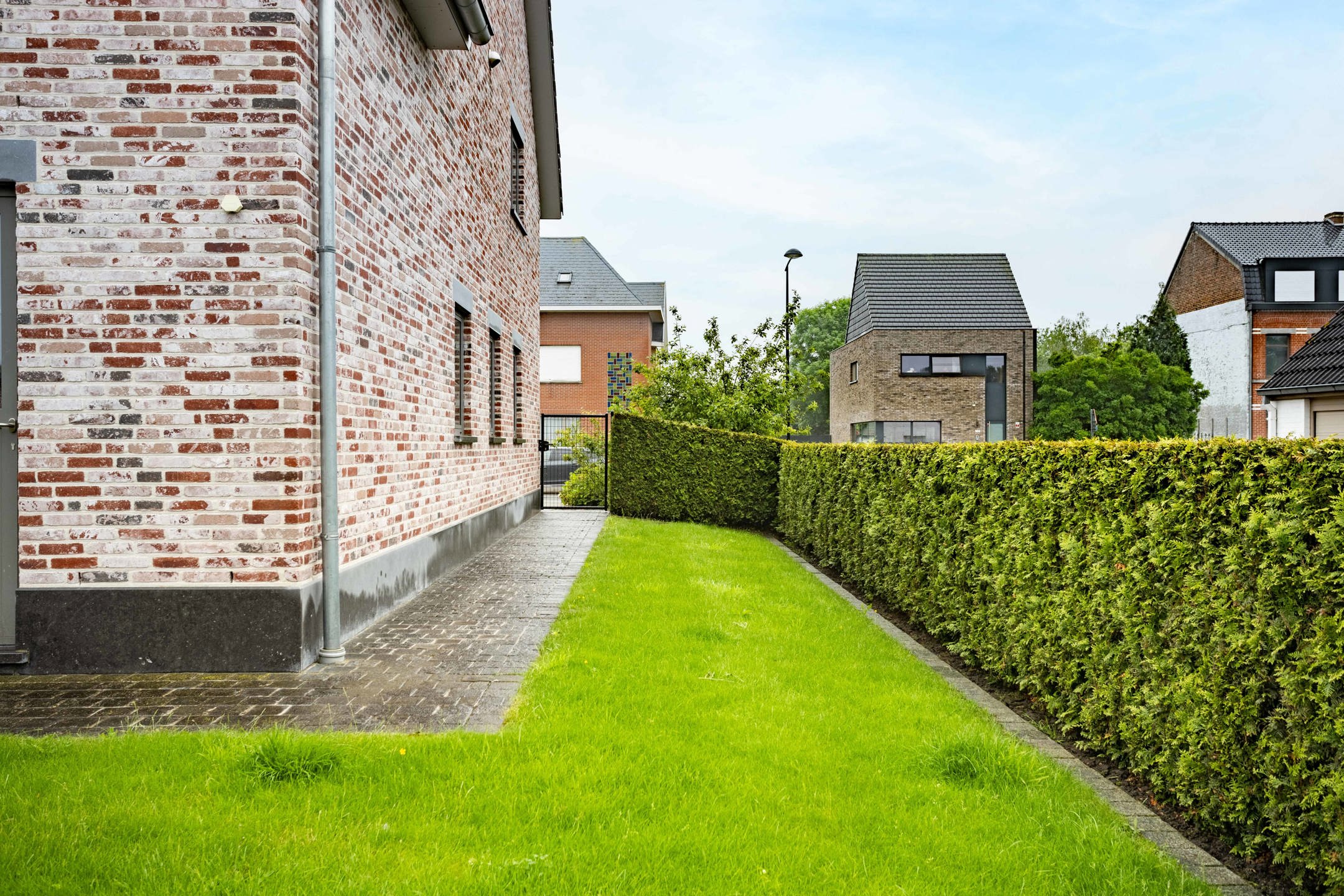 Rustig gelegen, recente villa met garage, oprit en tuin! foto 16