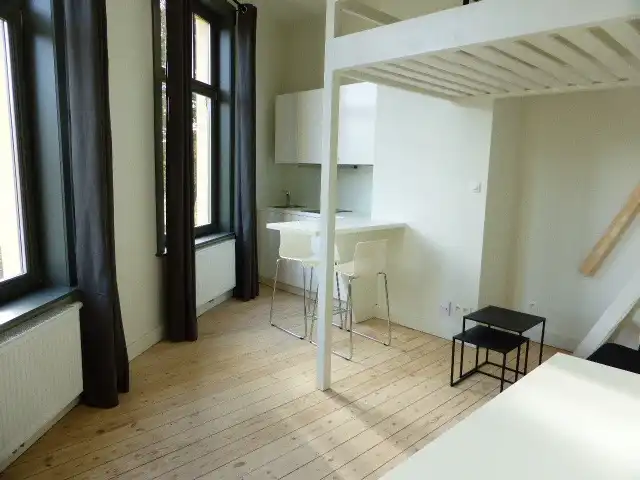 Vernieuwde gemeubelde studio foto 7