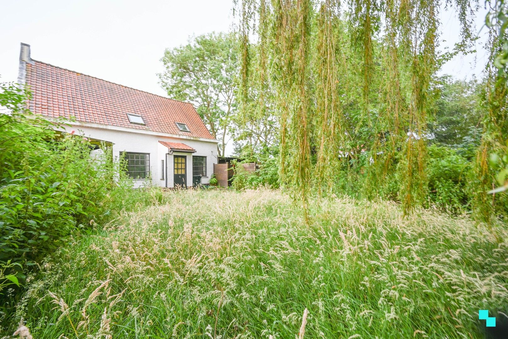 Interessante eigendom op landelijke ligging te Oostrozebeke foto {{pictureIndex}}