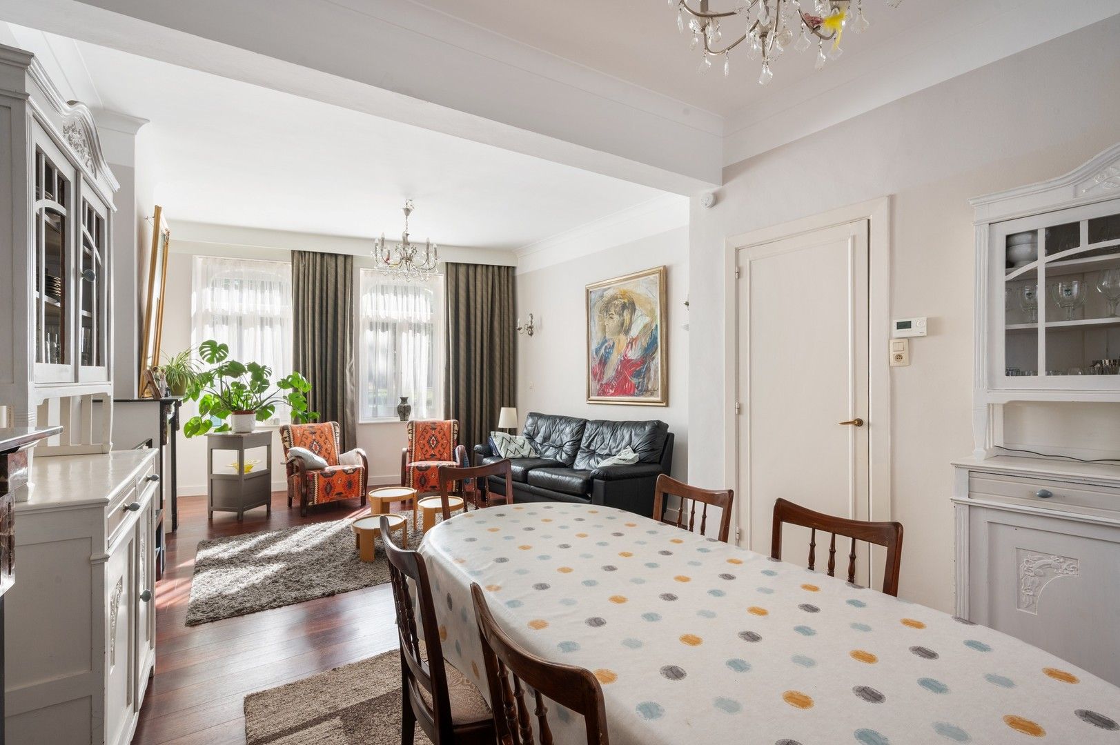 Centraal gelegen energiezuinige woning met 3 kamers op unieke ligging in het hart van Ieper foto 7