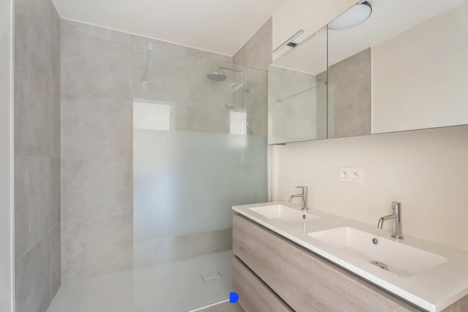 Prachtige nieuwbouwwoning in het centrum van Oostnieuwkerke foto 15