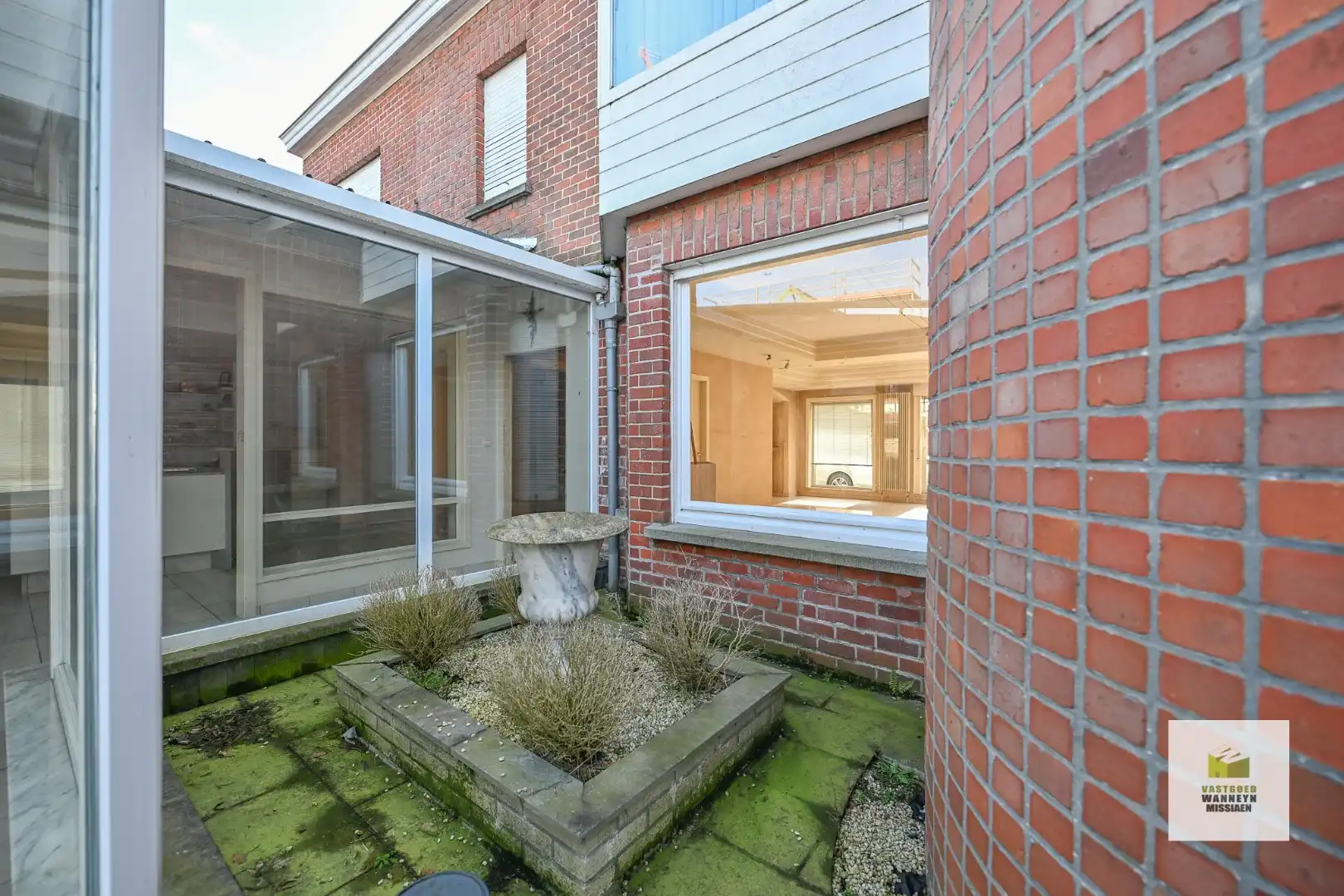 Ruime te renoveren gezinswoning met grote garage en 4 slaapkamers op 349 m2 foto 27