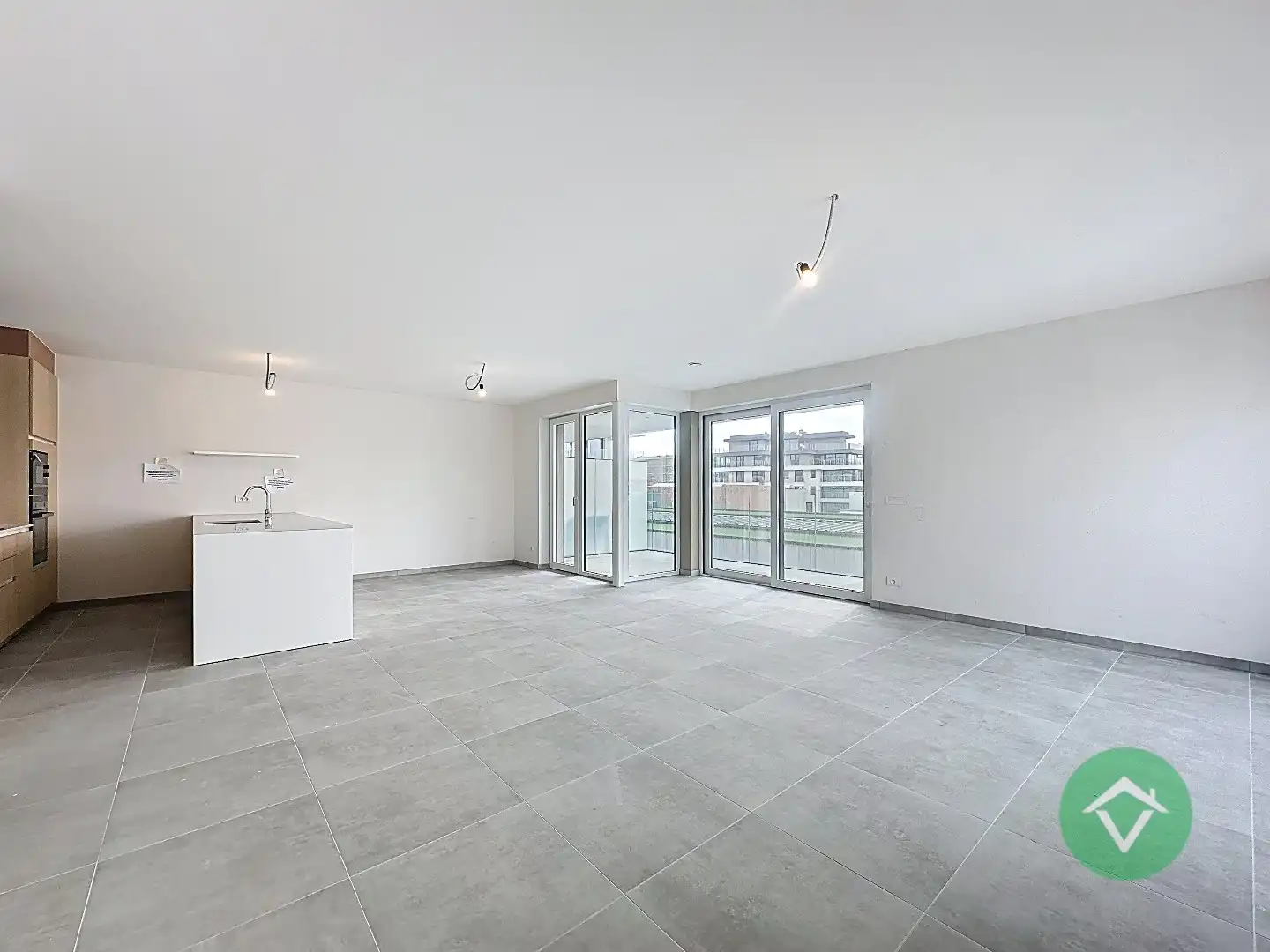 Wonen nabij jachthaven en zee - ruim appartement met terras en drie slaapkamers foto 9