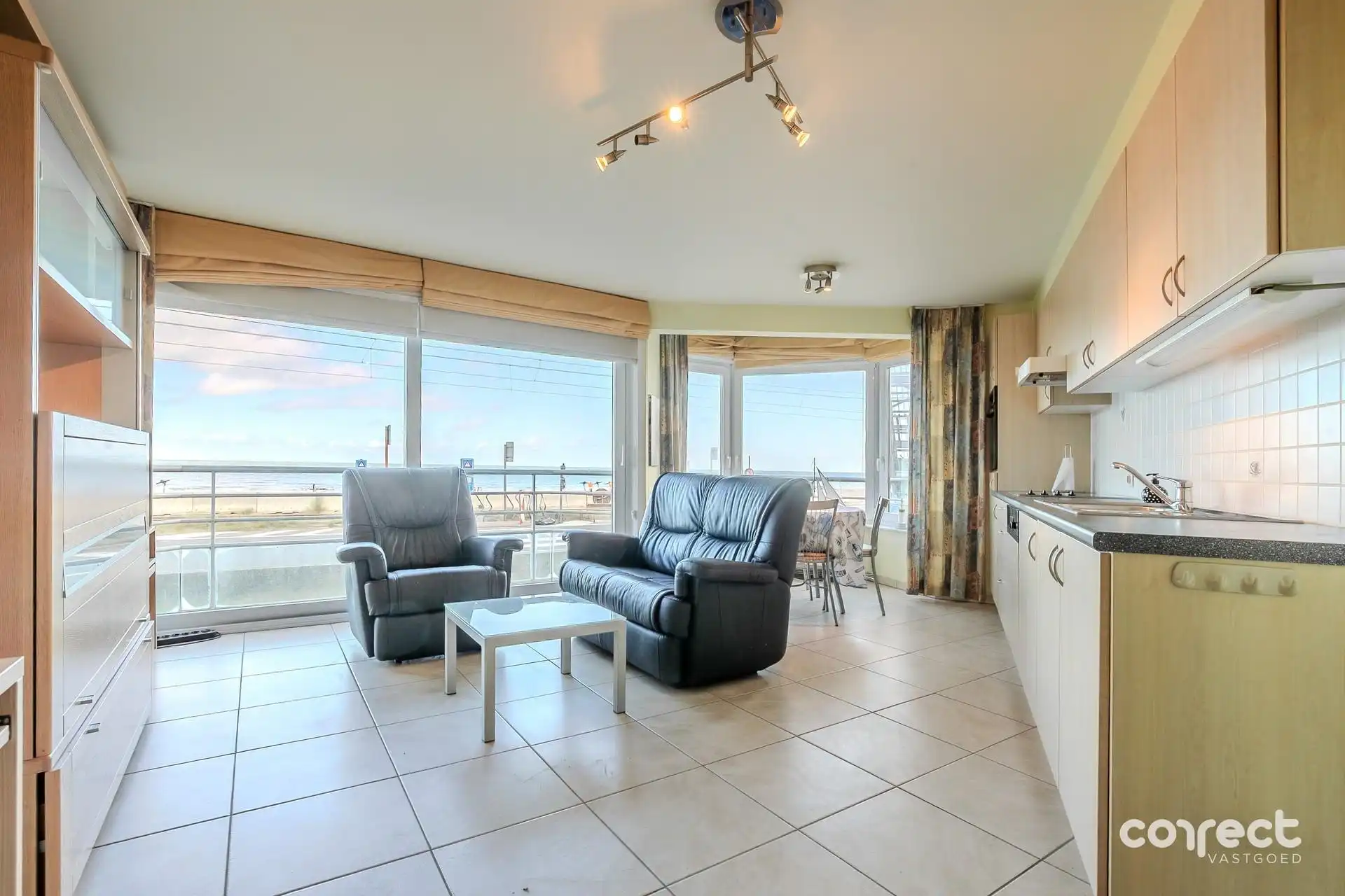 Instapklaar appartement met slaapkamer en open zicht op zee

. foto 2