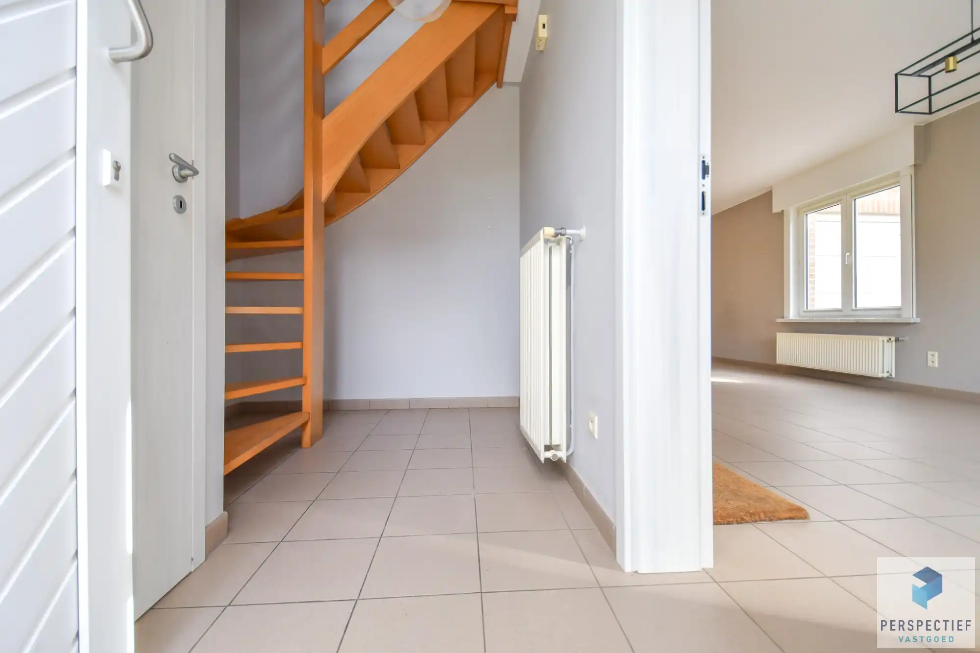 Instapklare GROTE (227m²) halfopen bebouwing (BJ 2001) met 4 slpks, dubbele garage & tuin foto 11