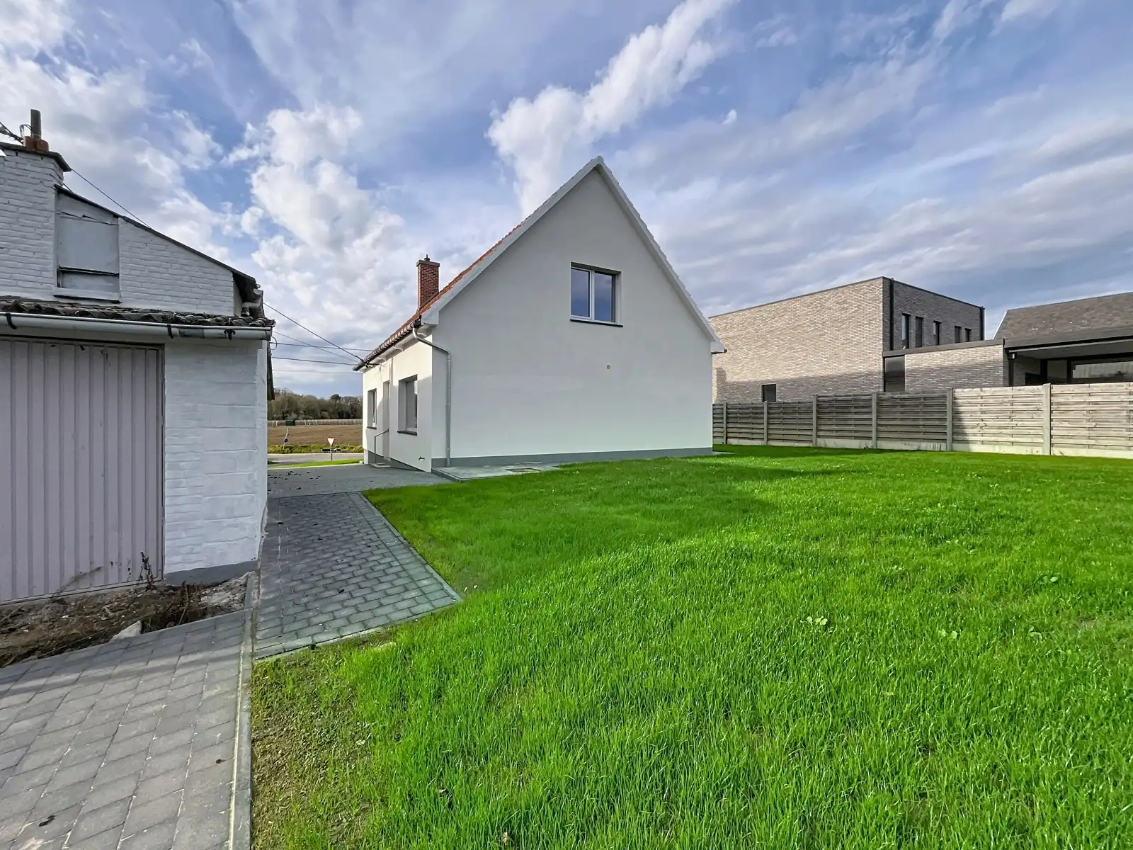 Instapklare gerenoveerde woning 3 slpks - tuin en garage foto 2