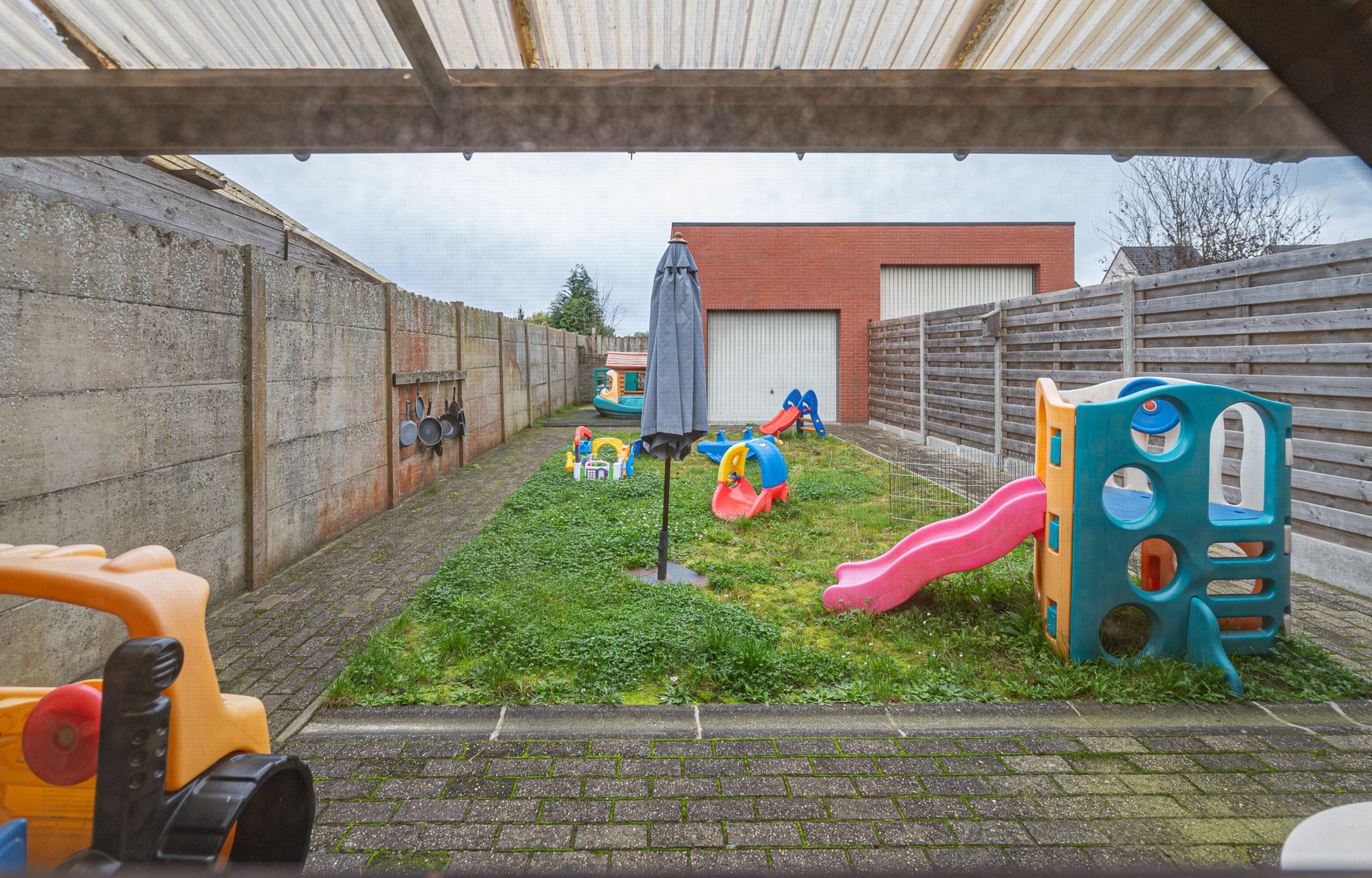 Handelsgelijkvloers, momenteel volledig ingericht als kindercrèche. foto 13