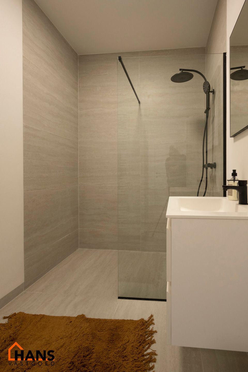 Gerenoveerd gelijkvloers appartement. foto 9