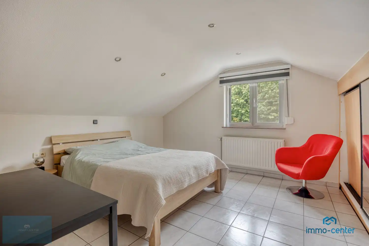 Ruime vrijstaande woning met 4 slaapkamers en grote tuin foto 14