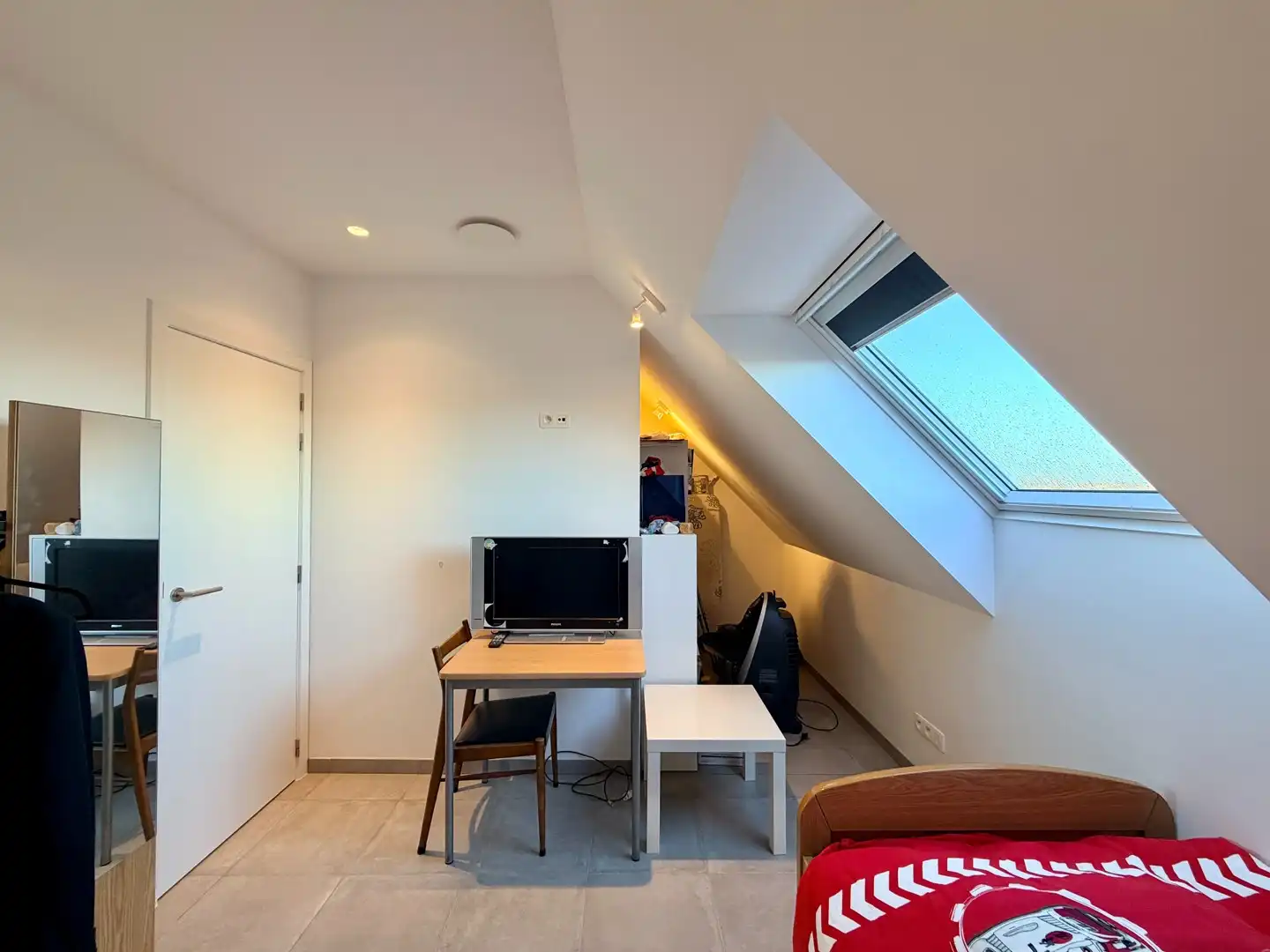 Recent 2-slaapkamerappartement met garage te Tielt! foto 9