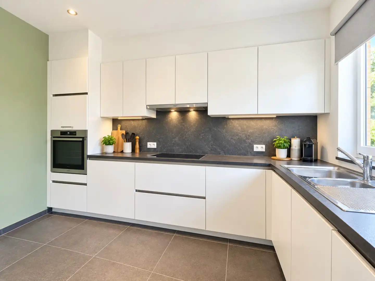 Moderne gezinswoning met drie slaapkamers en energiezuinige afwerking foto 3