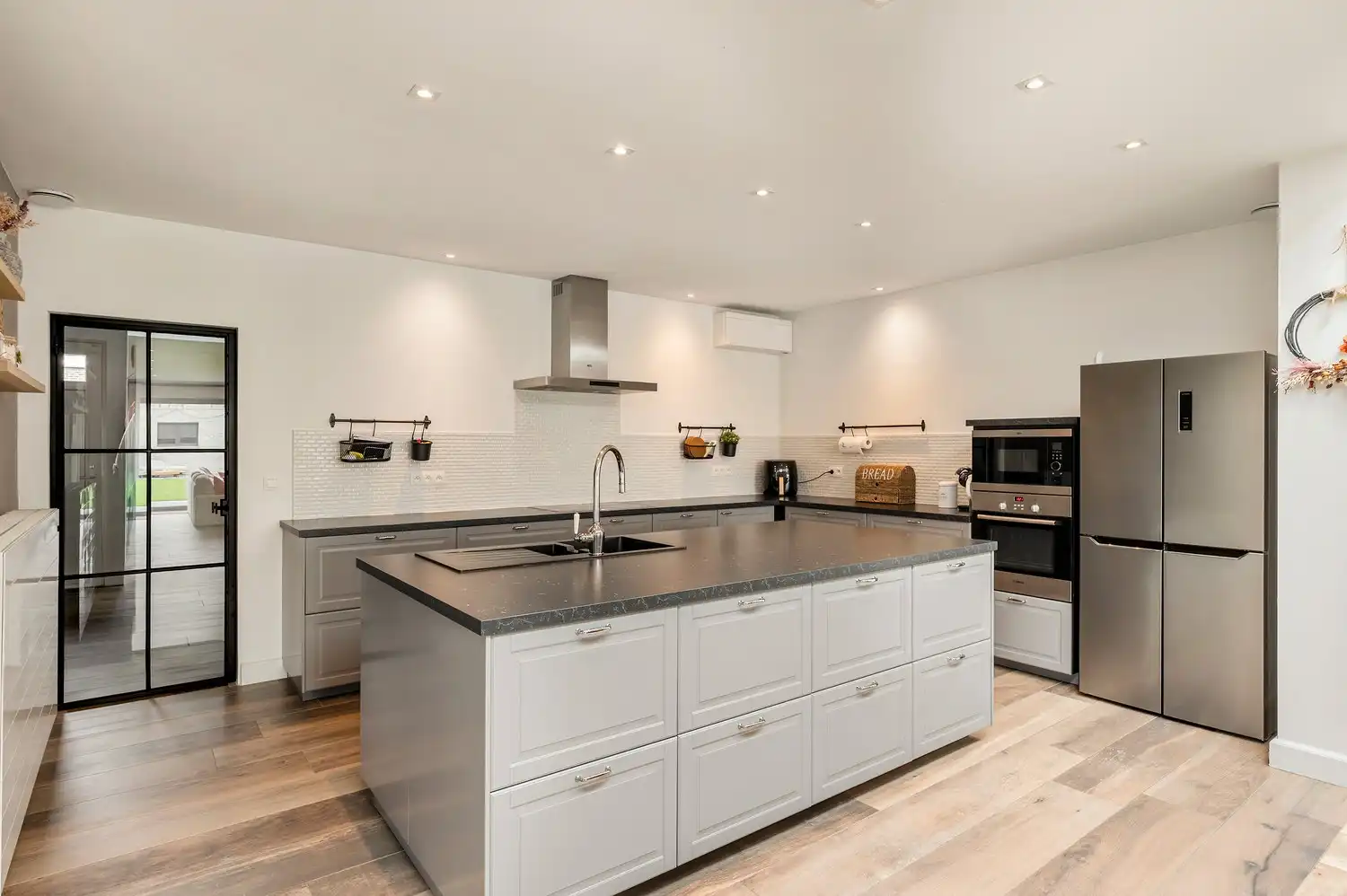 Volledig vernieuwde gezinswoning met tuin. foto 11