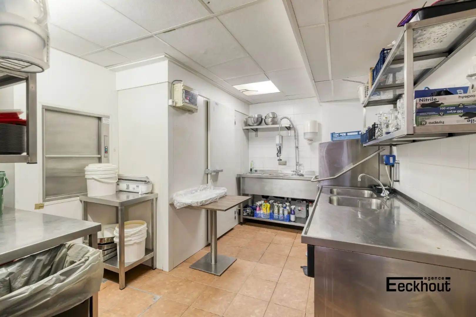 Commercieel pand met woonst op topligging in centrum Oostende! foto 18