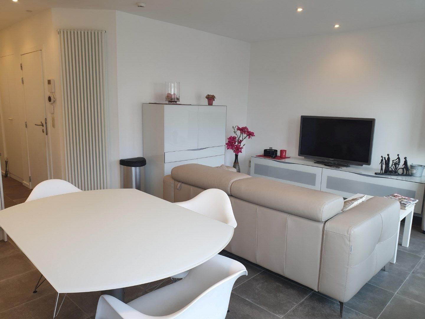 Recent modern 2 slaapkamer -appartement in het centrum van Koksijde en op een boogscheut van de Zeedijk en het strand foto 1