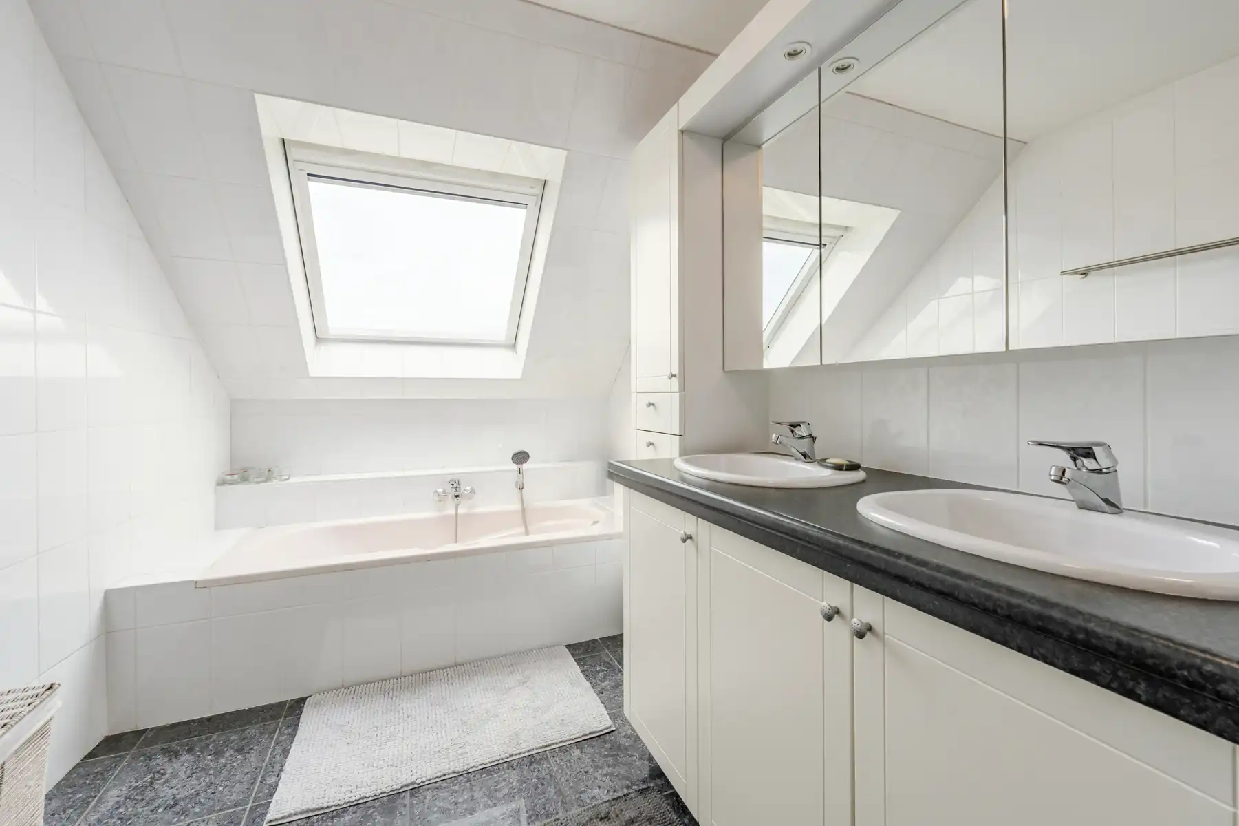 Instapklare woning met handelsruimte in centrum Kortemark foto 13