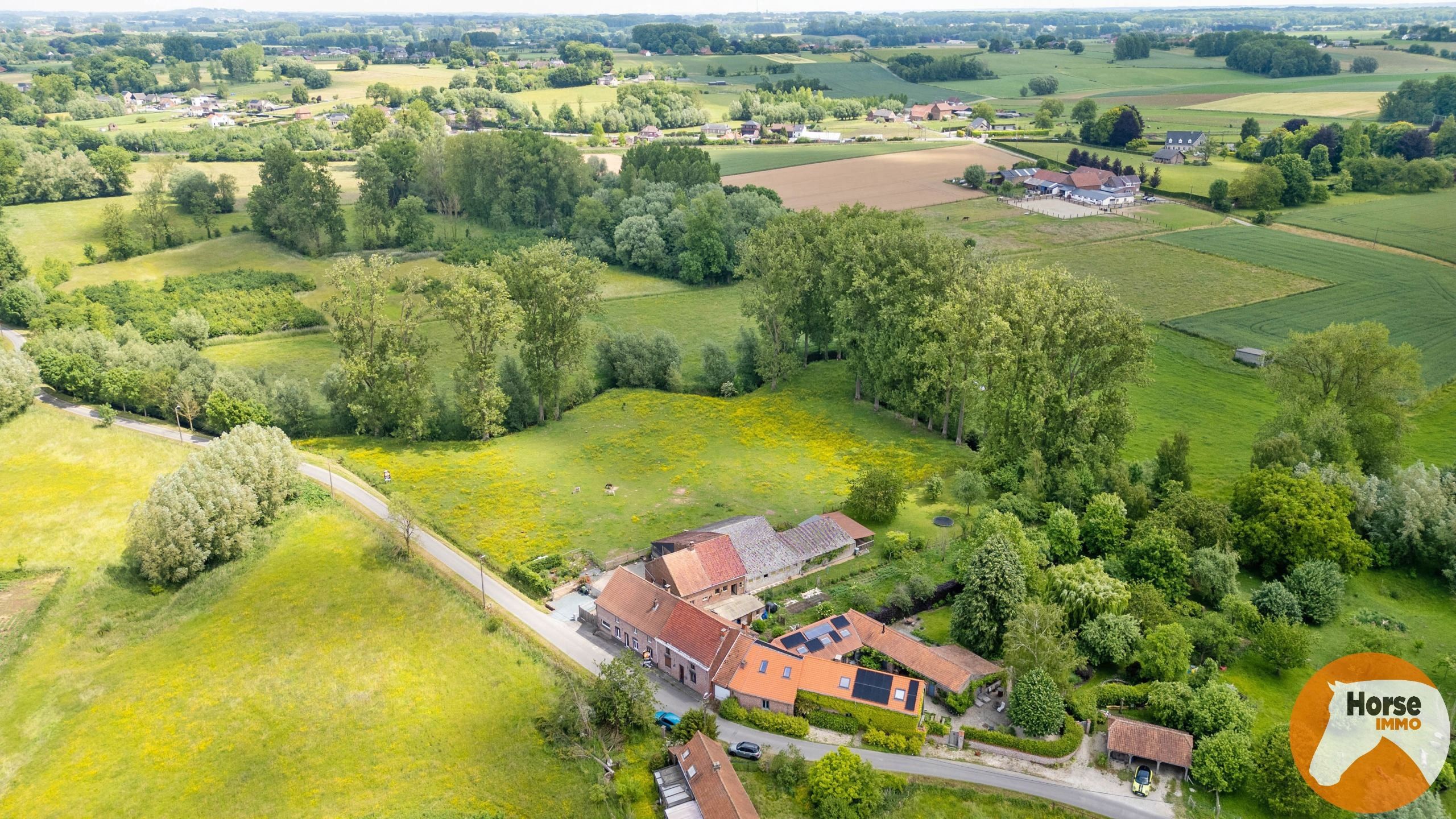 HERNE - Gerenoveerde woning met hangar op +-75a foto 2