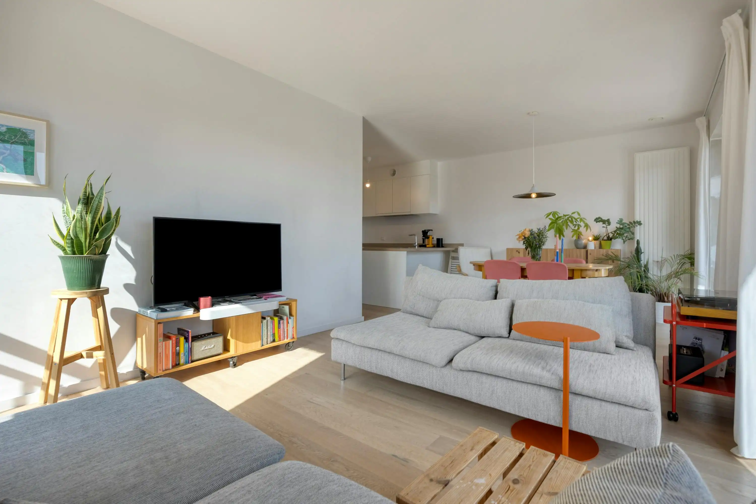 Lichtrijk twee-slaapkamer appartement op site Tour&Taxis foto 7