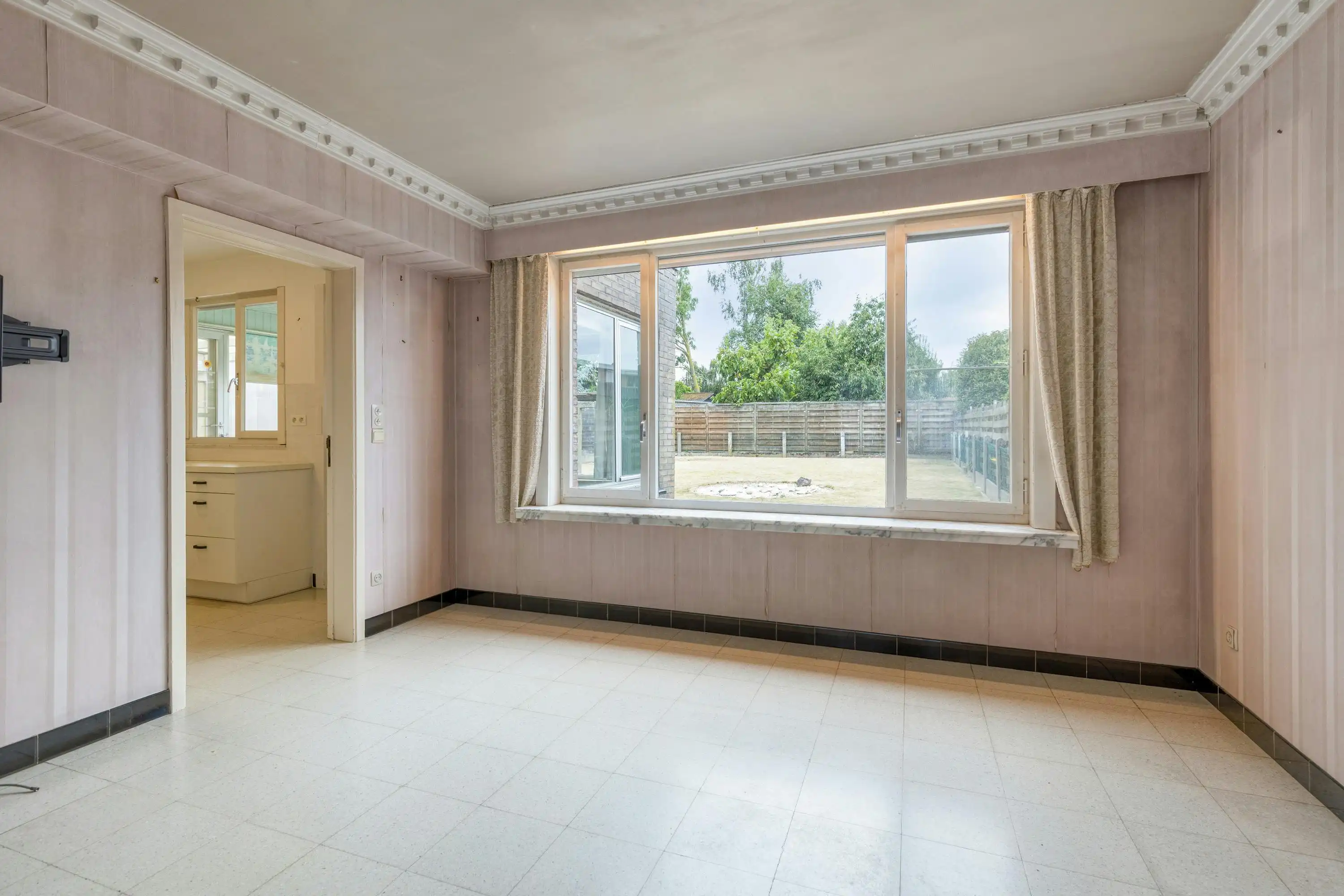 Ruime gezinswoning met zonnige tuin te koop in Roeselare foto 4