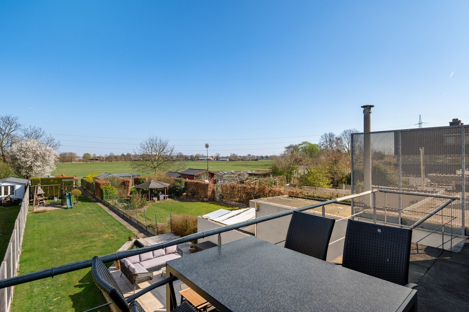 Instapklare woning met 3 slaapkamers en tuin te koop te Boechout foto 16
