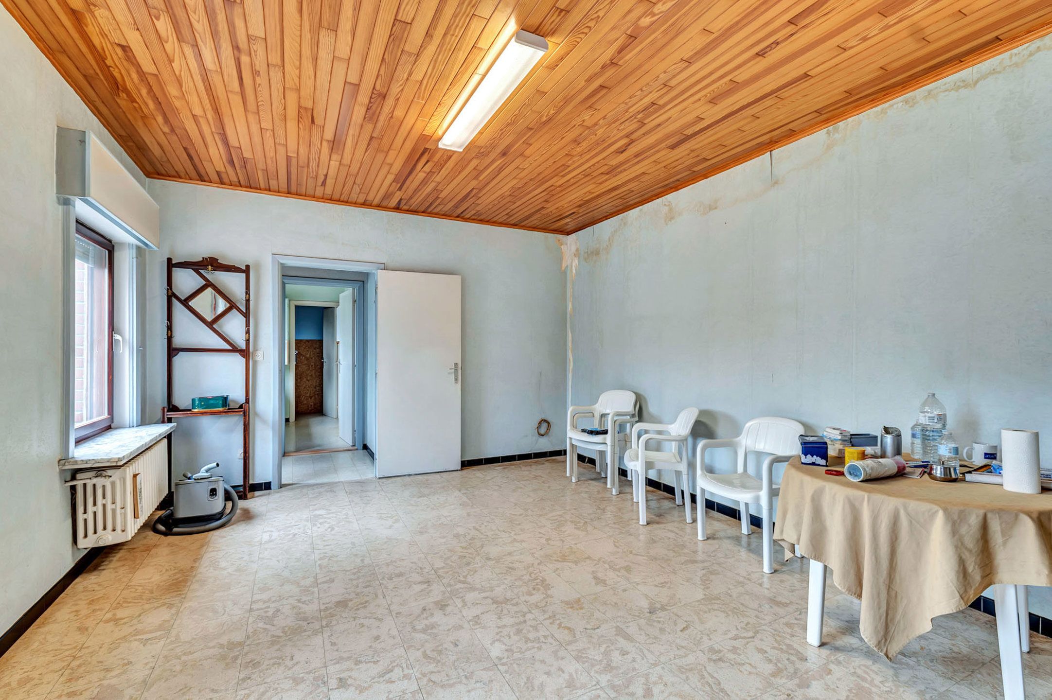 Halfopen woning met veel potentieel op ruim perceel foto 10