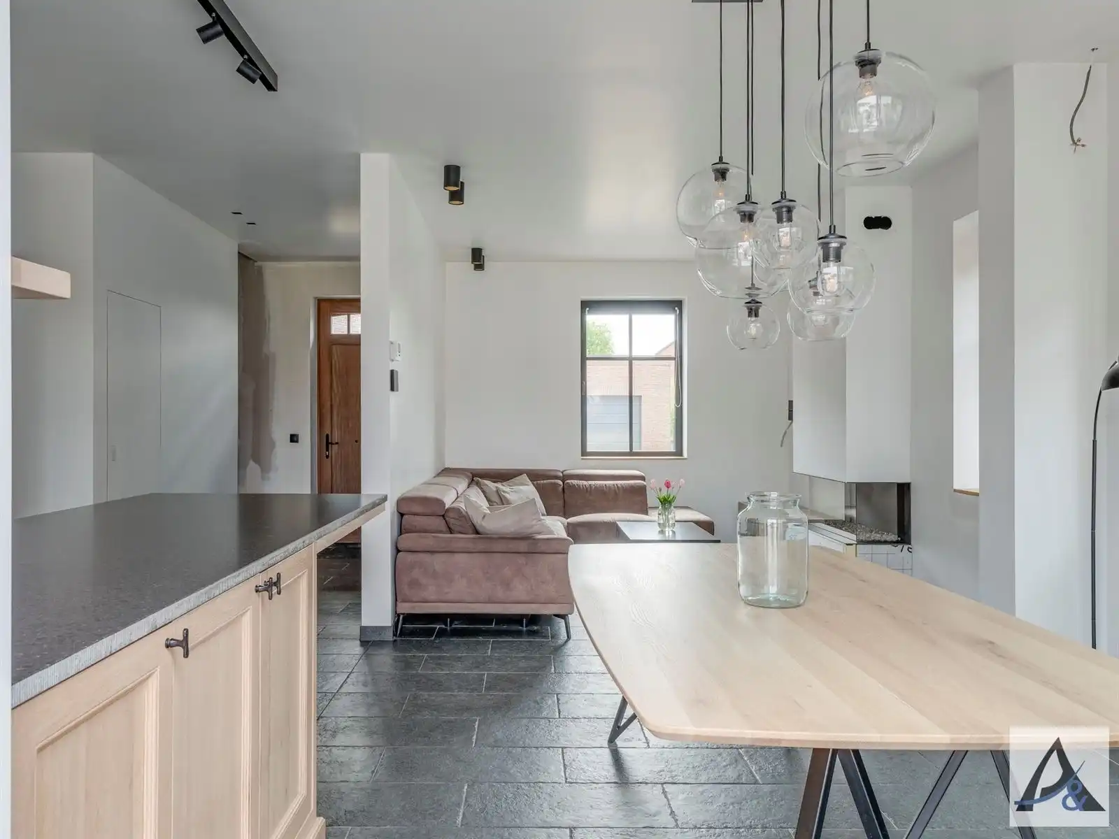 Totaal gerenoveerde, instapklare gezinswoning te koop in het hart van Munsterbilzen! foto 14