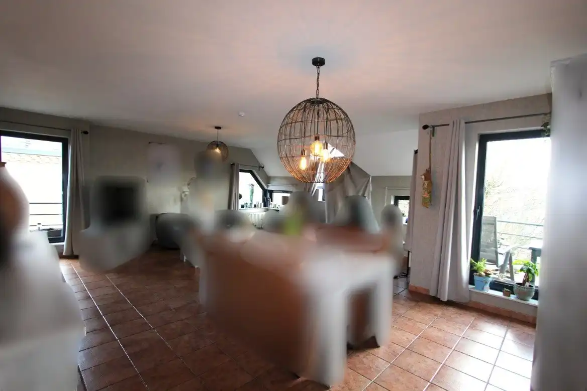 RUIM APPARTEMENT (124²) MET GARAGE - PRACHTIG GELEGEN foto 2