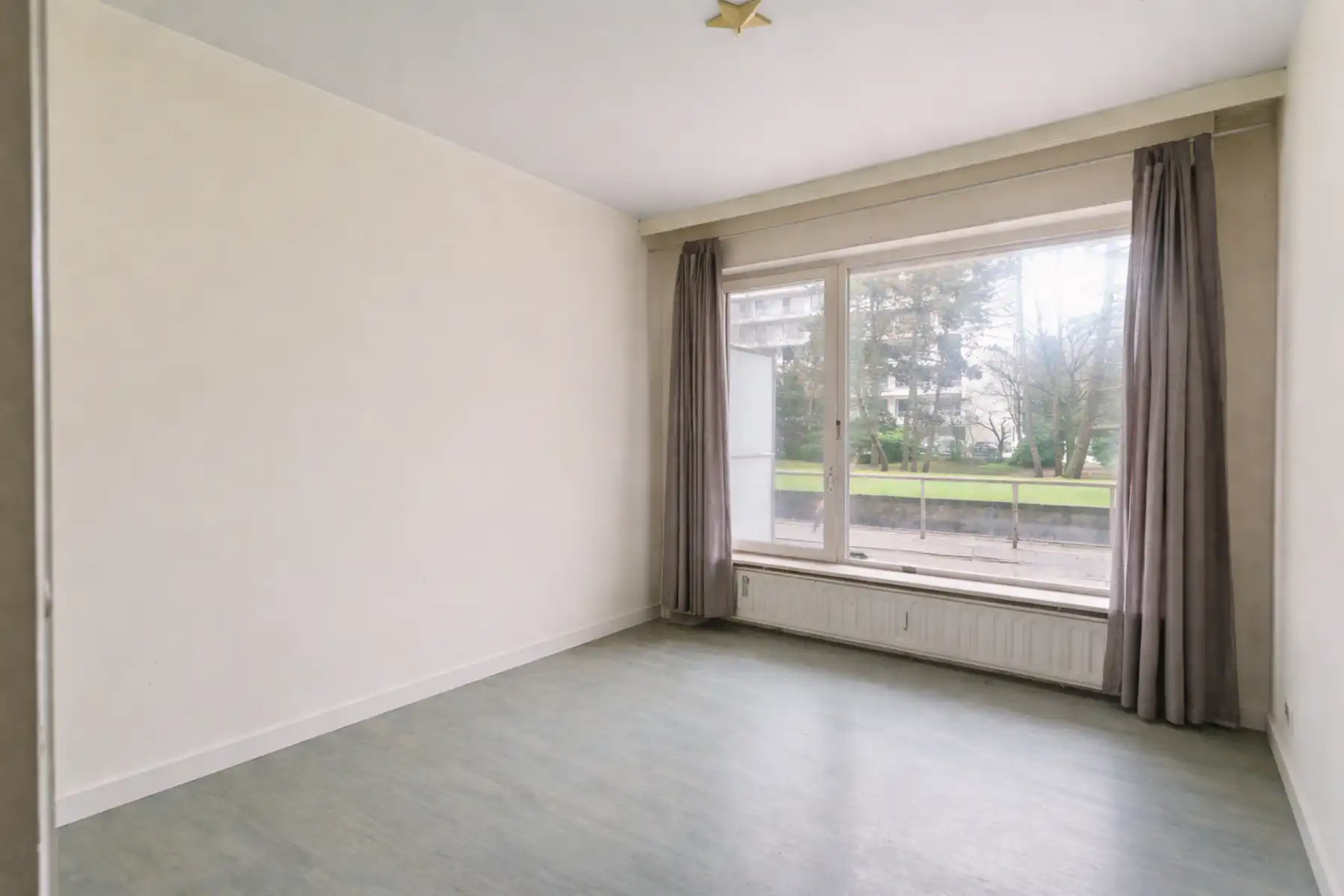 BEZOEKDAGEN VOLZET - Te renoveren appartement met terras. foto 8