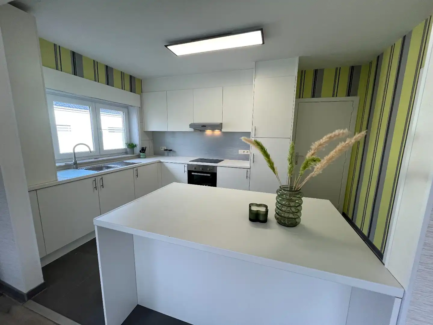 Instapklaar appartement met 2 slaapkamers in centrum St Kruis! foto 7