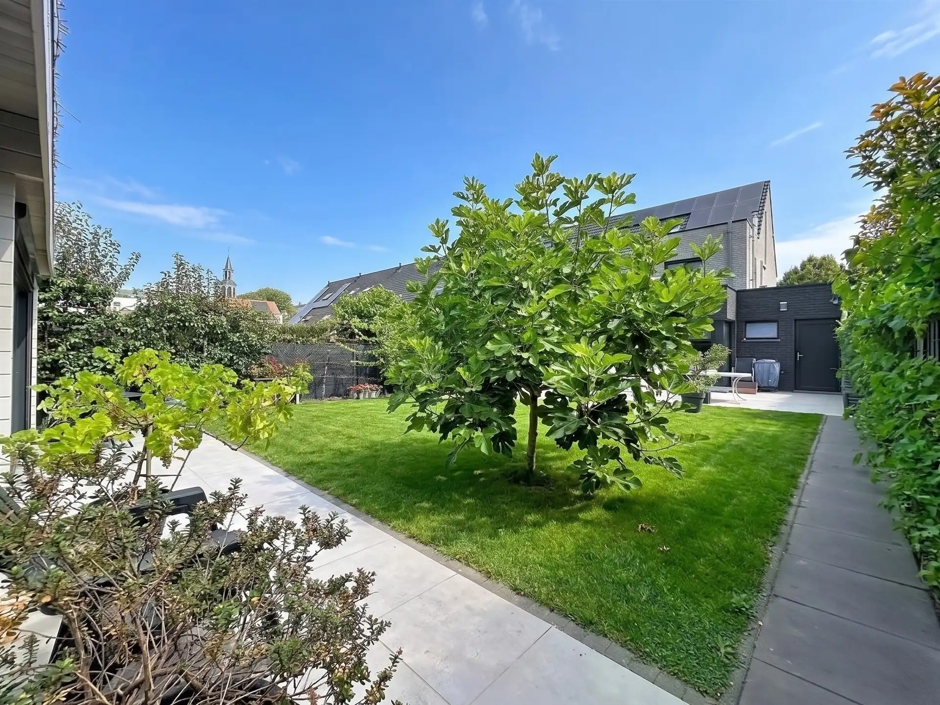 Moderne BEN gezinswoning met 4 slaapkamers, garage en poolhouse op perceel van 347m² foto 11