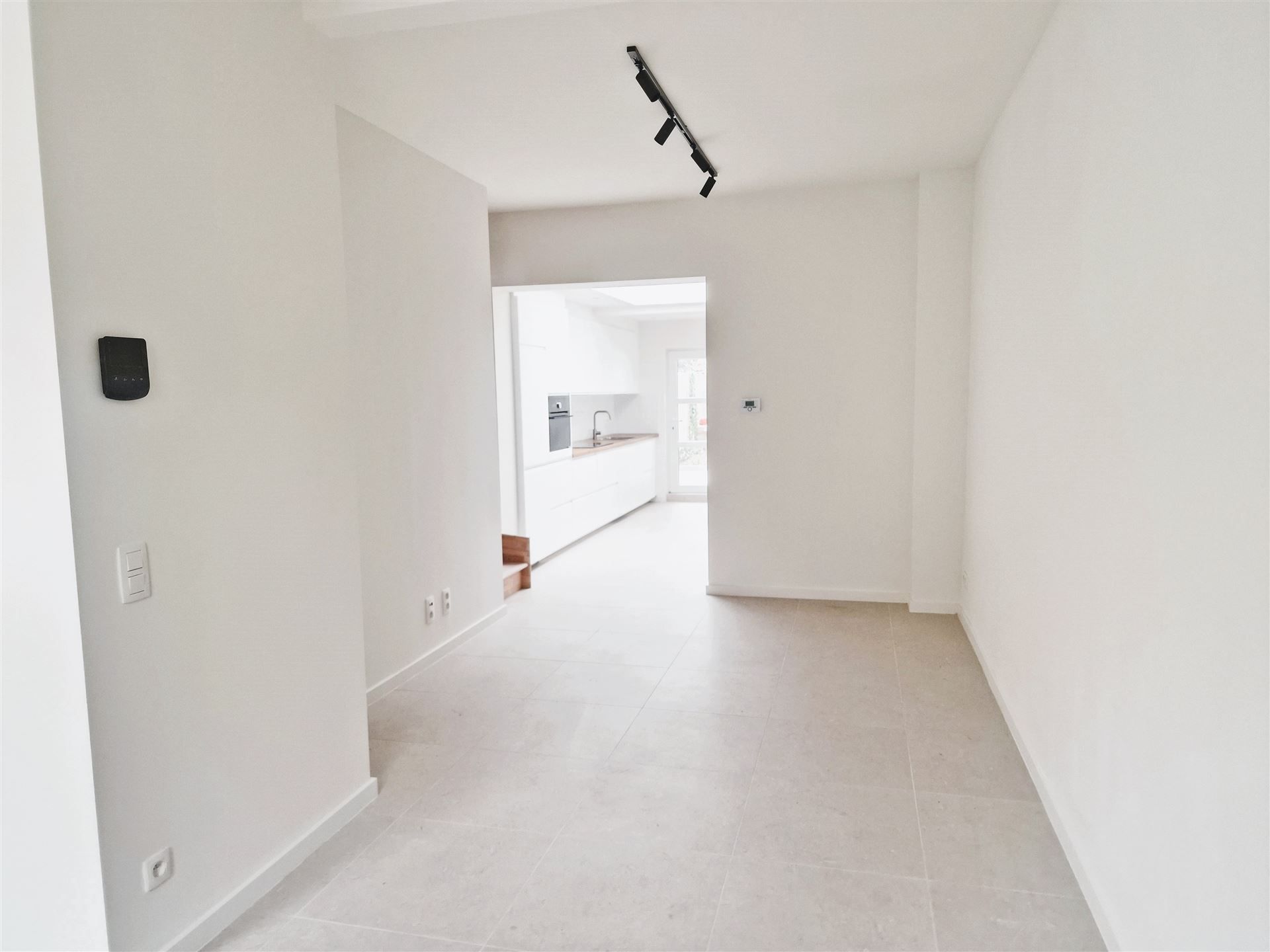 Gerenoveerde woning met 2 slpk en tuin foto 5