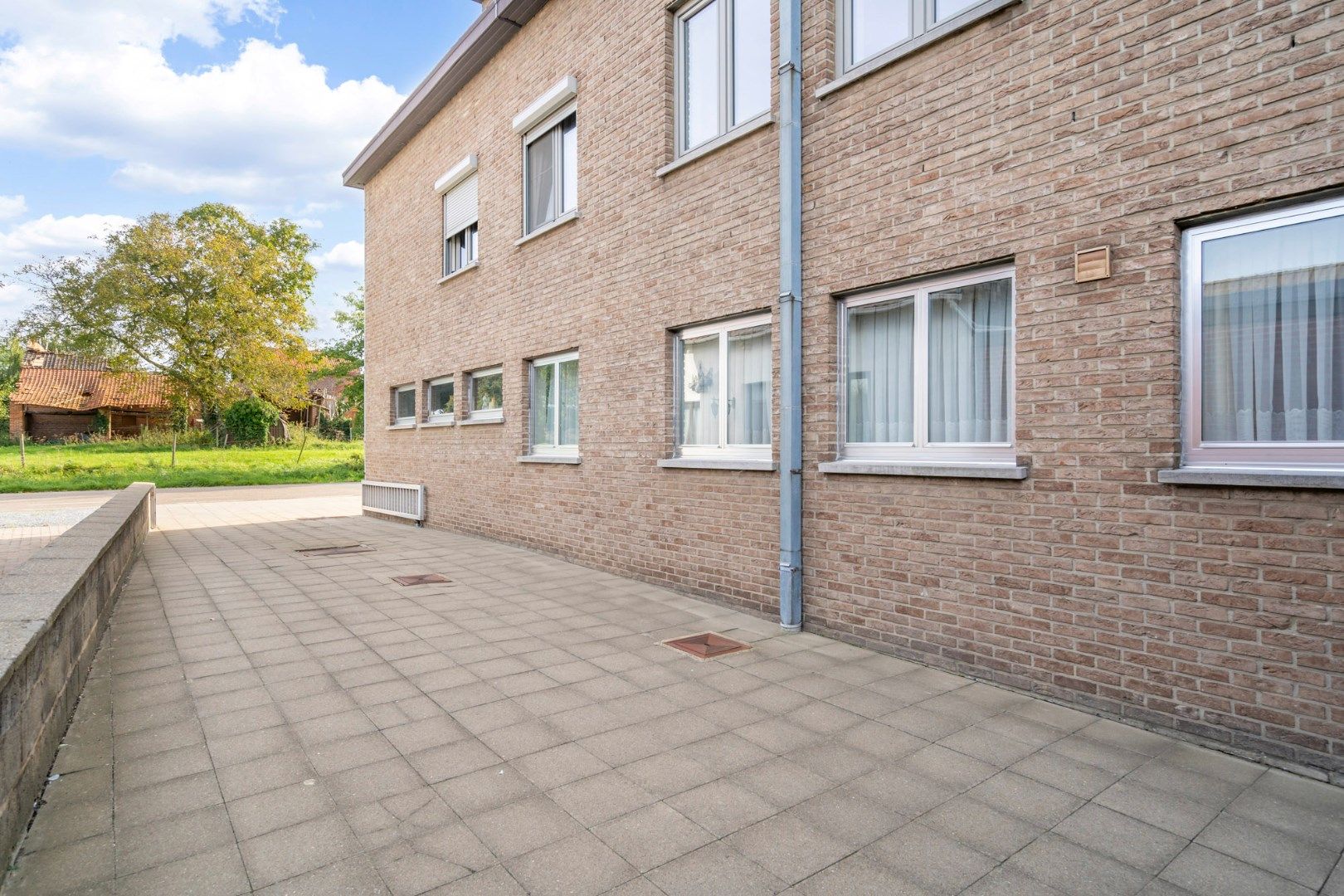 Ruim gelijkvloersappartement met 2 slaapkamers en individuele garage foto 17