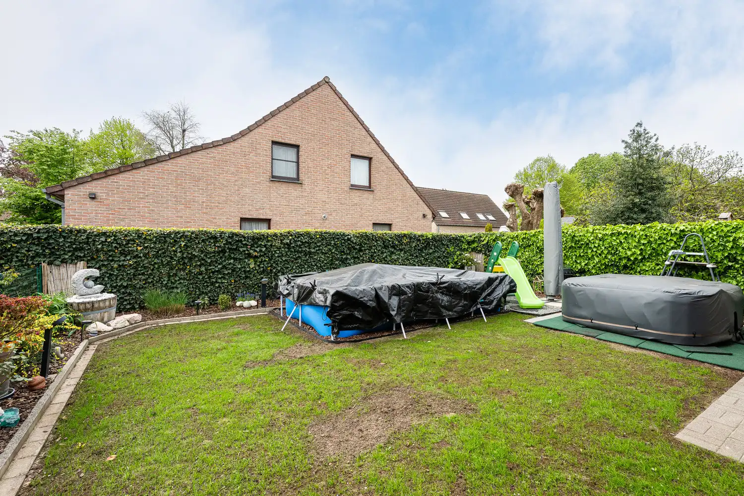 Goed onderhouden woning op een rustige ligging te Wondelgem. foto 12