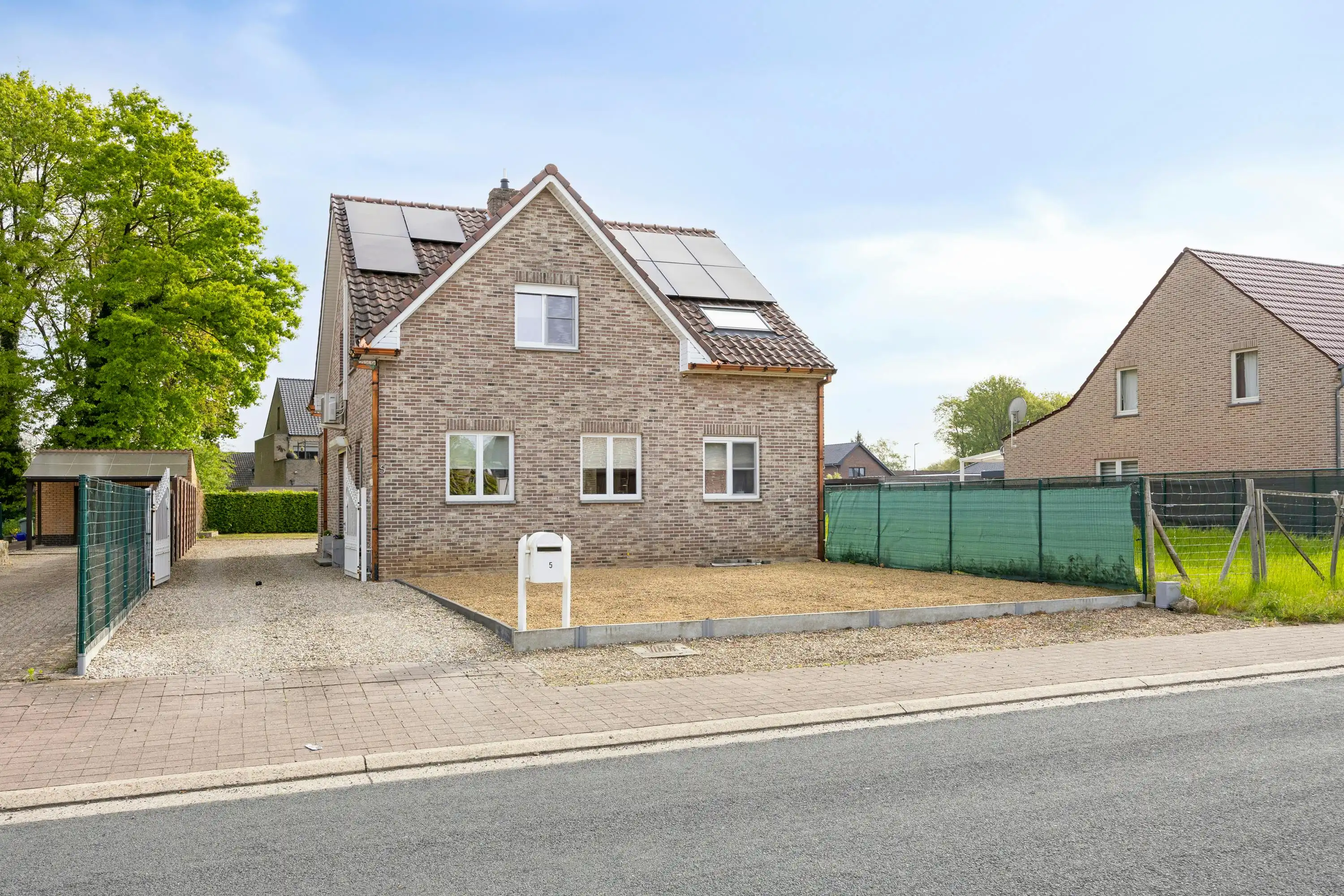 Instapklaar, future-proof huis op rustige ligging te koop in Lanklaar foto 2
