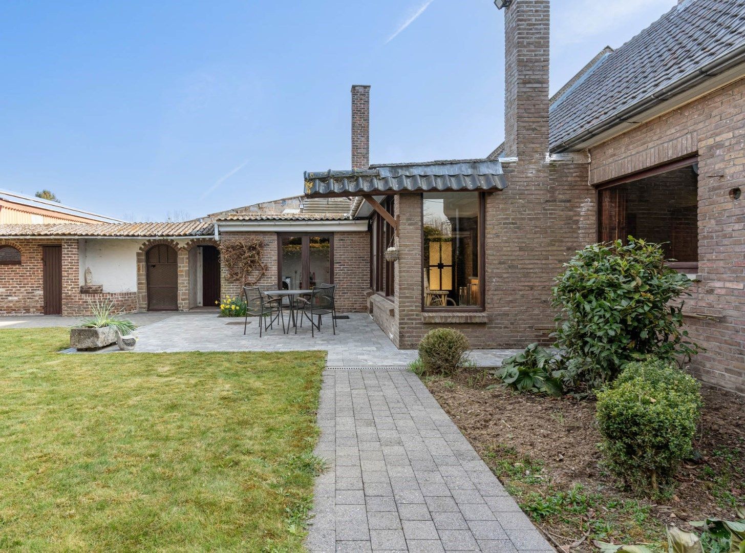 Authentieke vrijstaande karakterwoning met sierlijke uitstraling op 8a 01ca in het mooie landelijke Borgloon foto 23