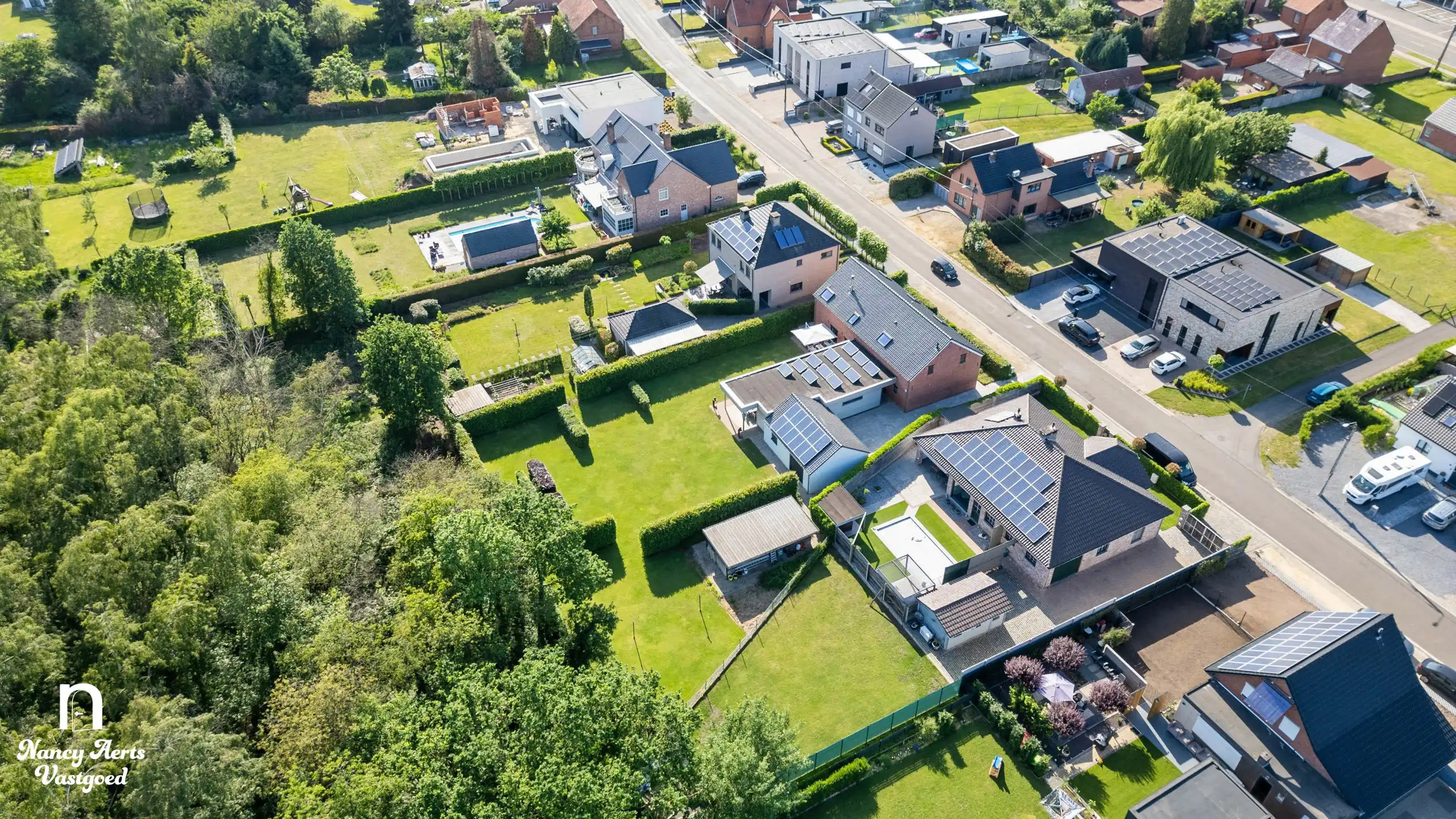 Luxe villa met karakter en hedendaags comfort in het groen foto 36